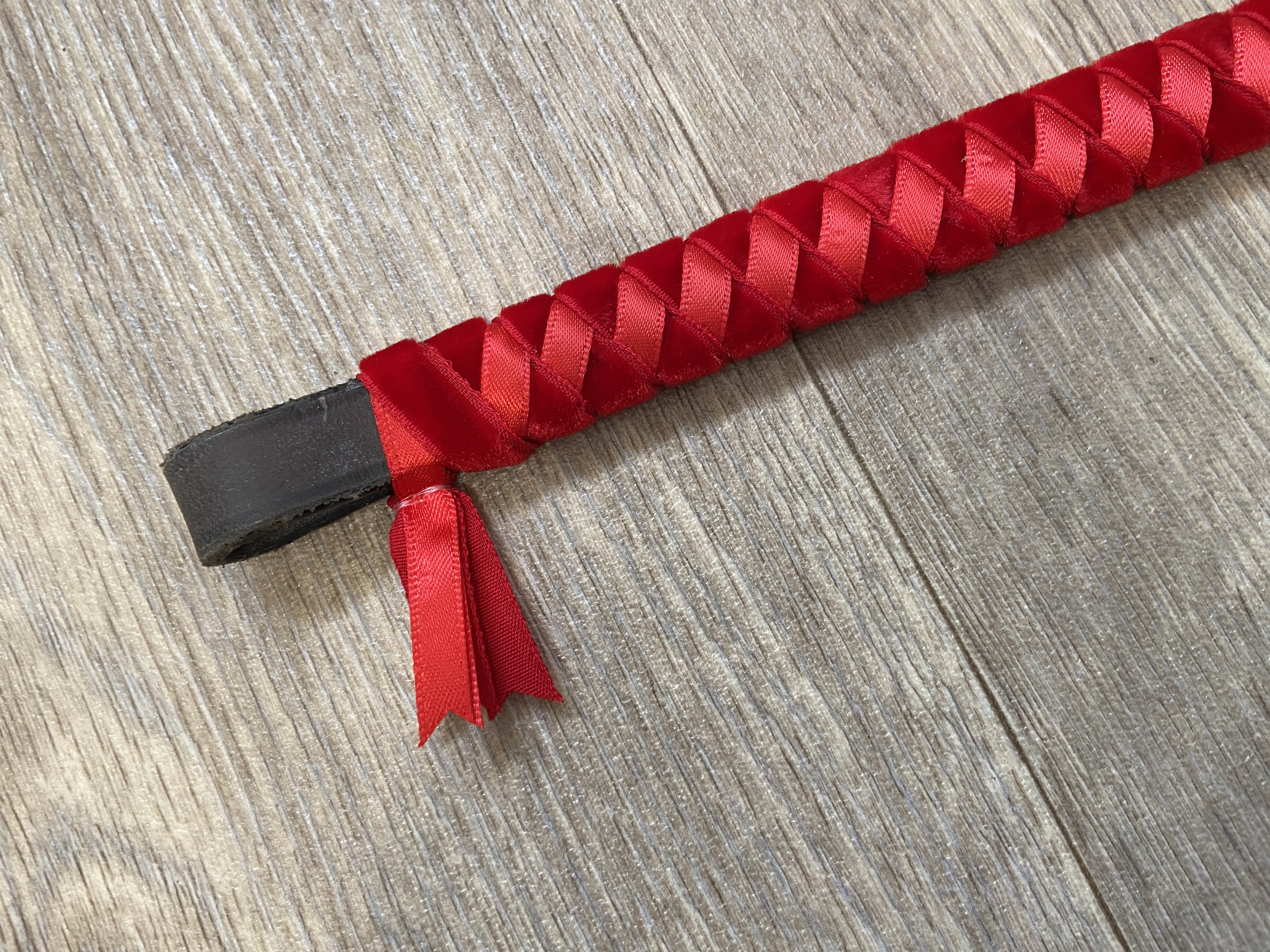 Red velvet and satin browband. 15.75” large cob. Brown leather. BN