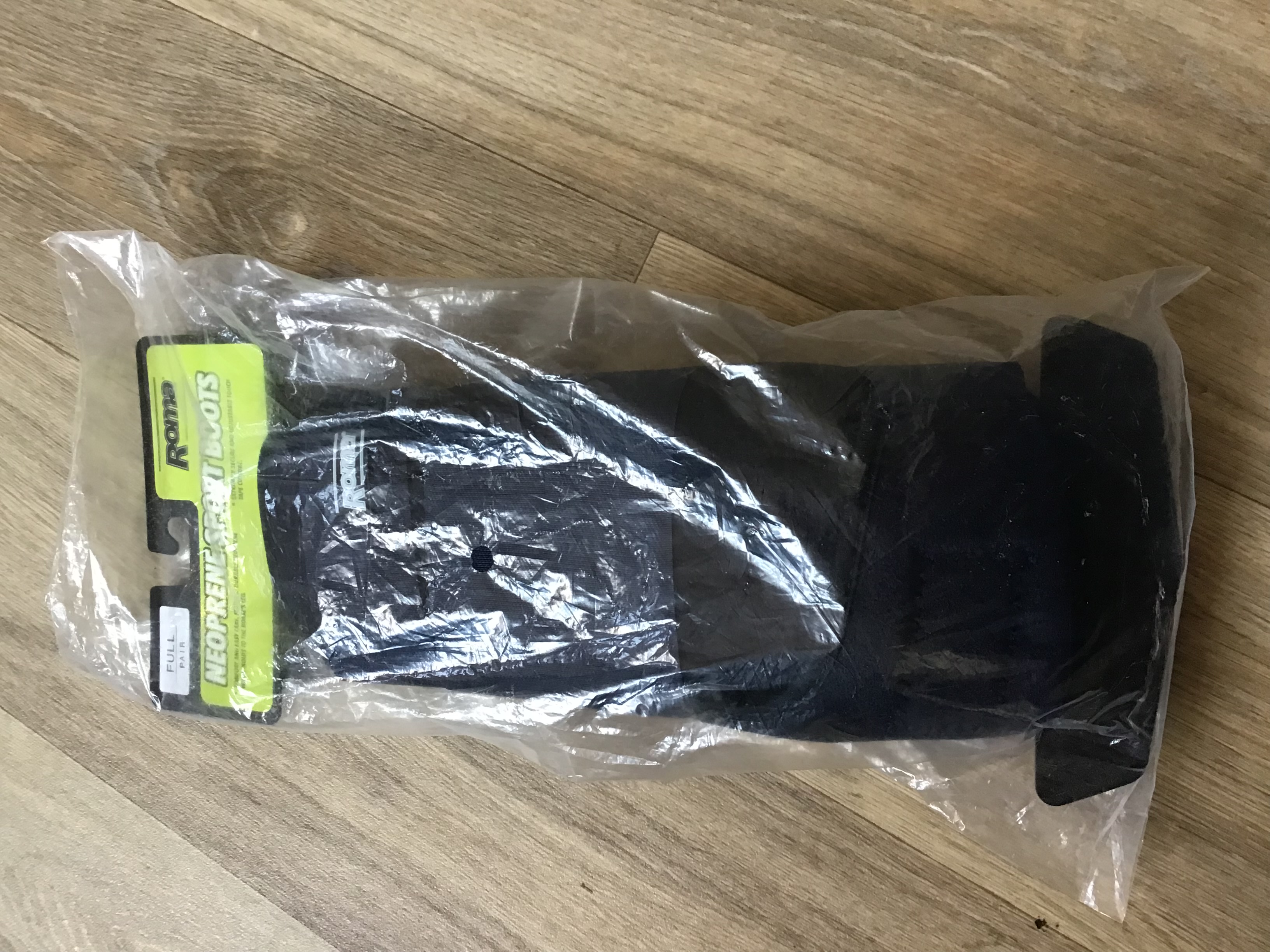 Full size navy equine support boots/wraps from Roma. Navy.