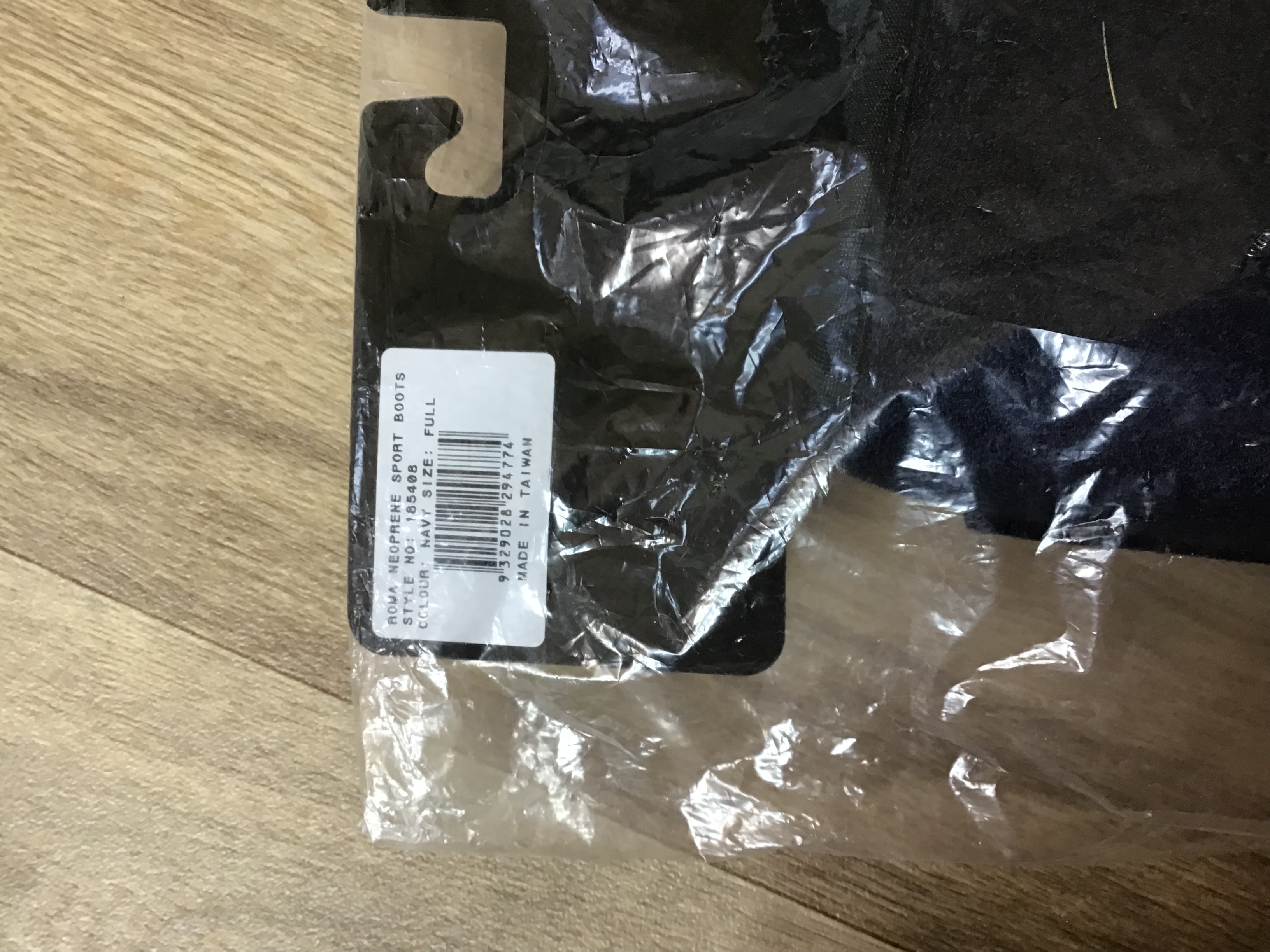 Full size navy equine support boots/wraps from Roma. Navy.