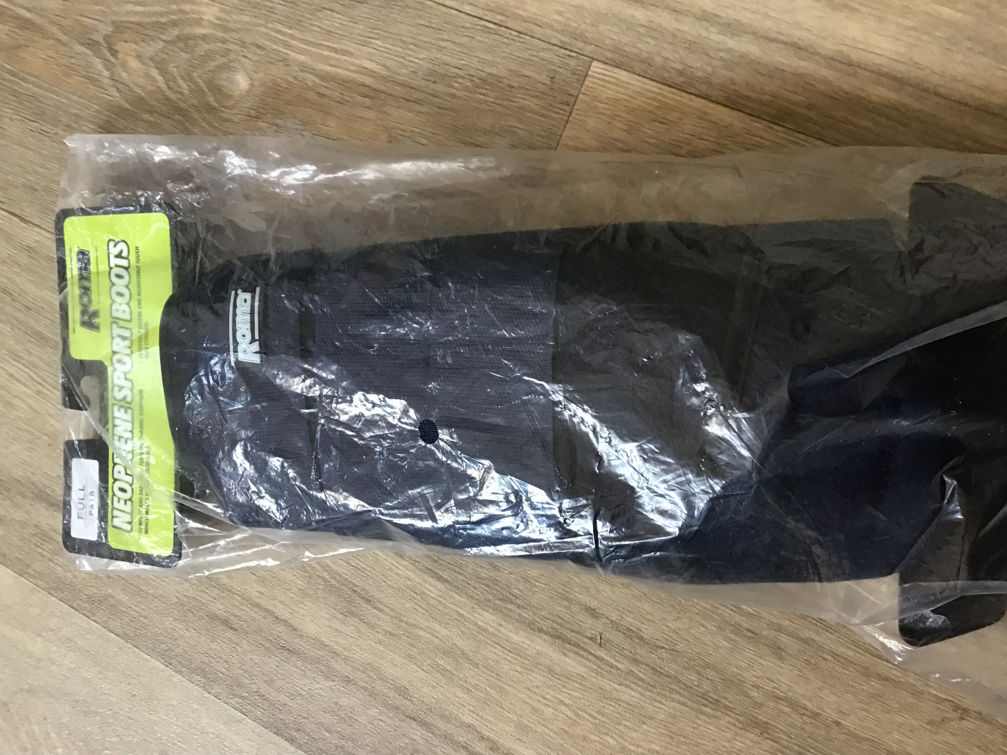 Full size navy equine support boots/wraps from Roma. Navy.