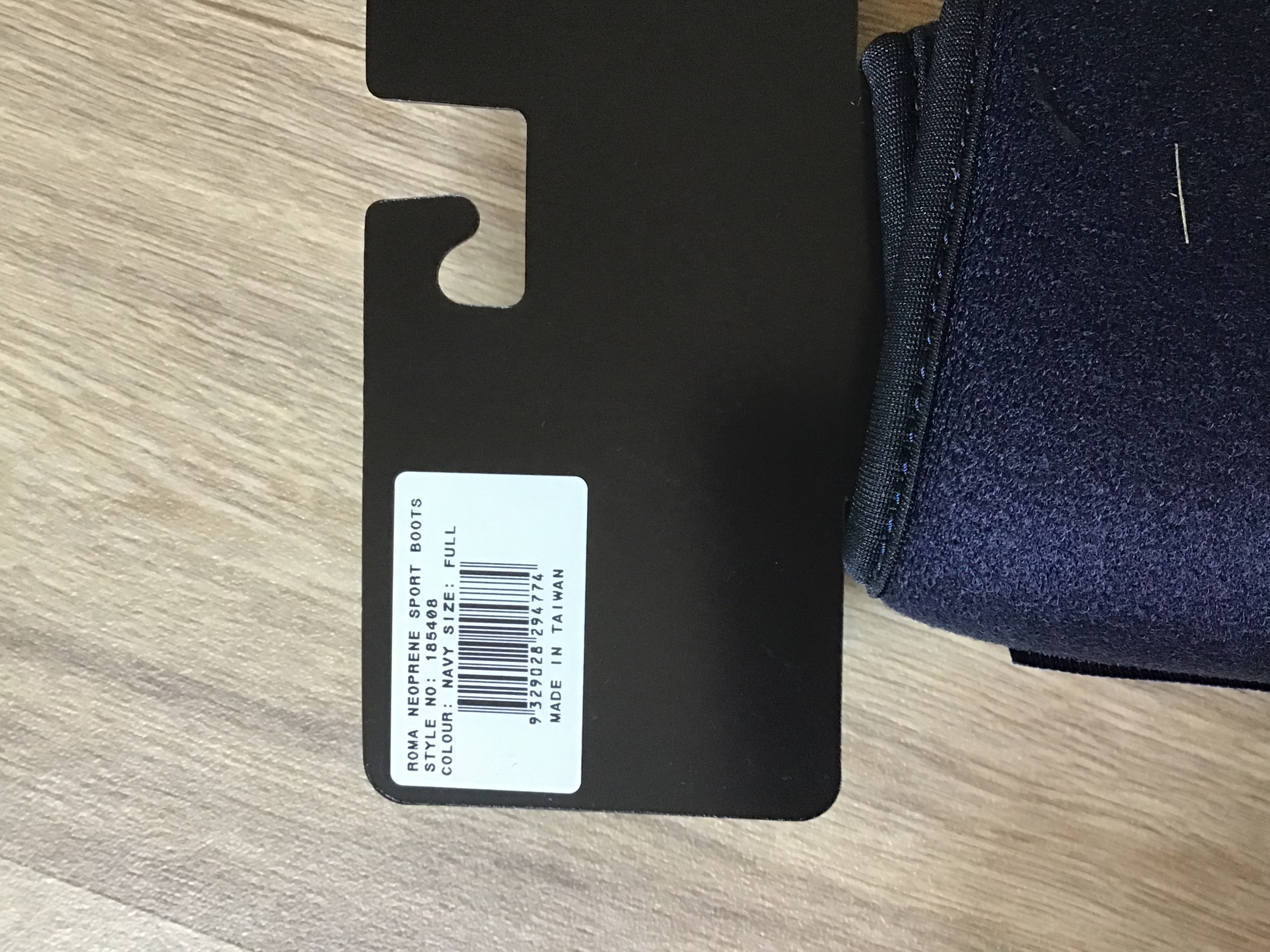 Full size navy equine support boots/wraps from Roma. Navy.