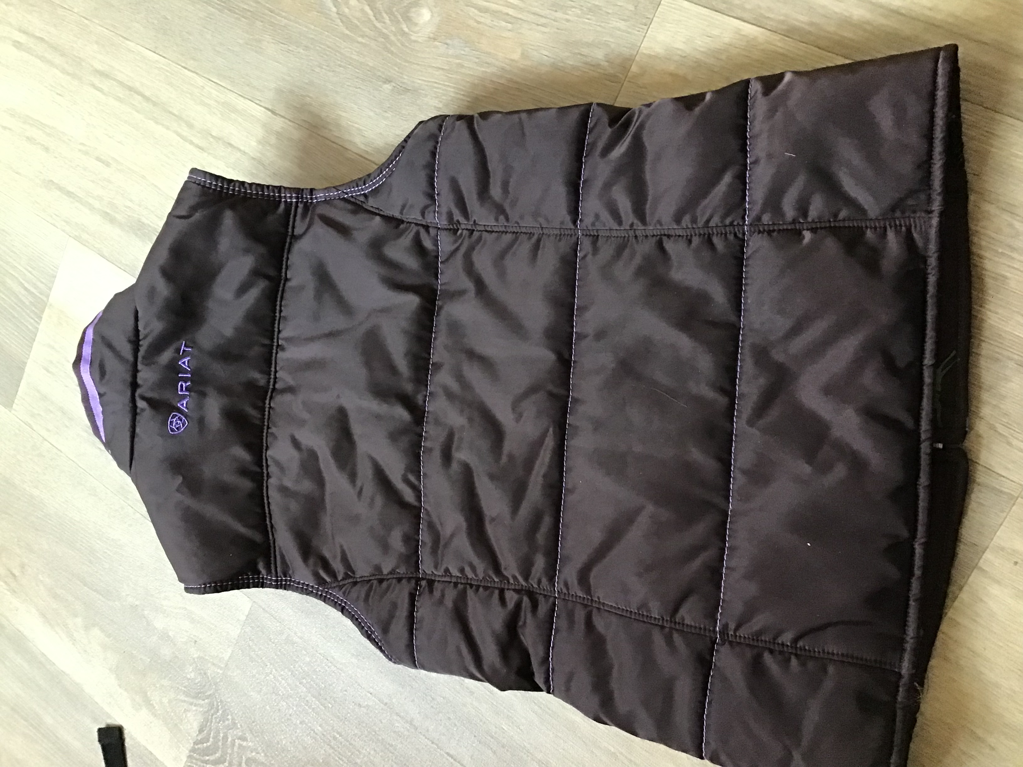 Ariat Youth reversible gilet.  Good condition . Approx age 8 Preowned. VGC