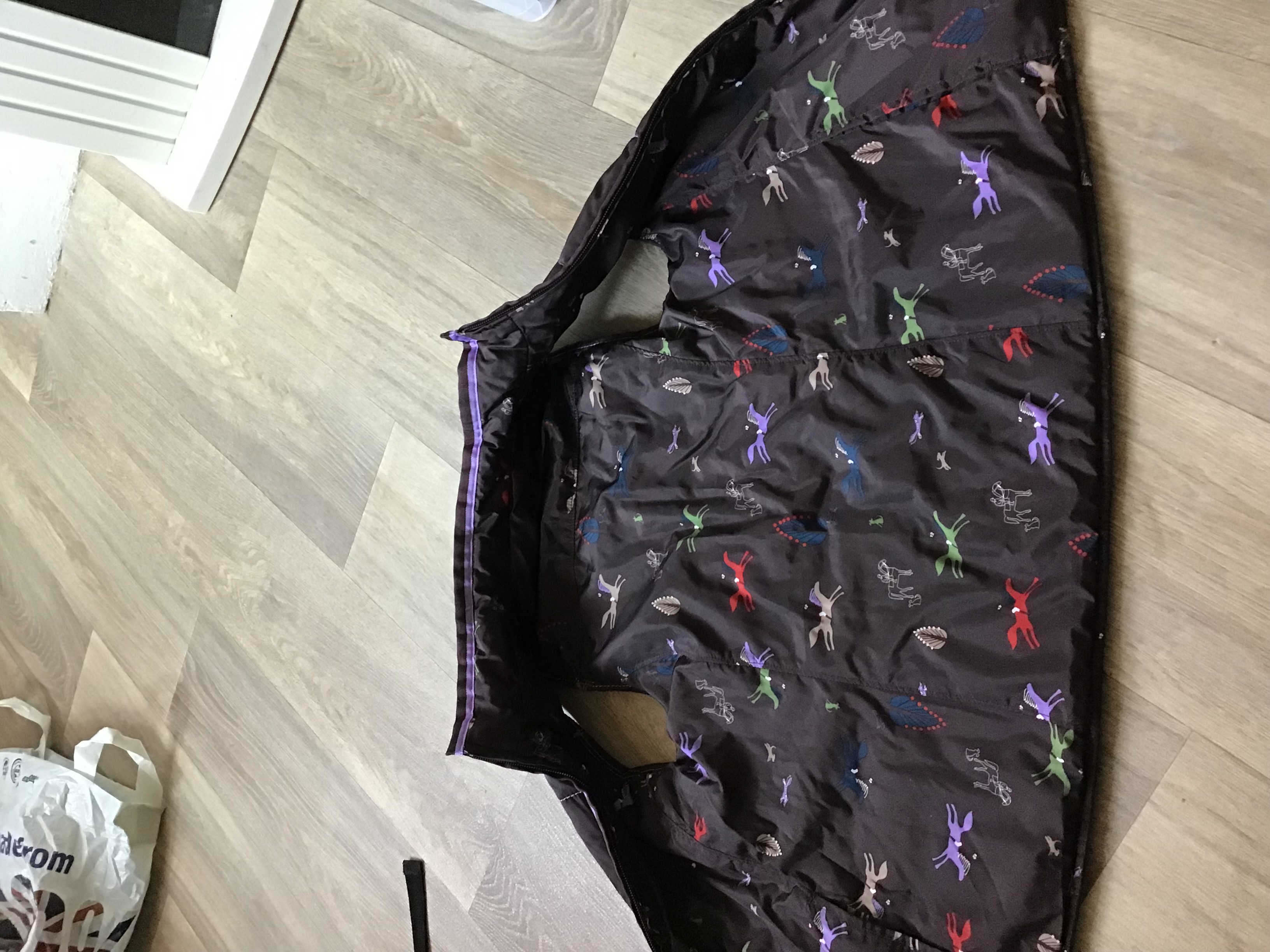 Ariat Youth reversible gilet.  Good condition . Approx age 8 Preowned. VGC