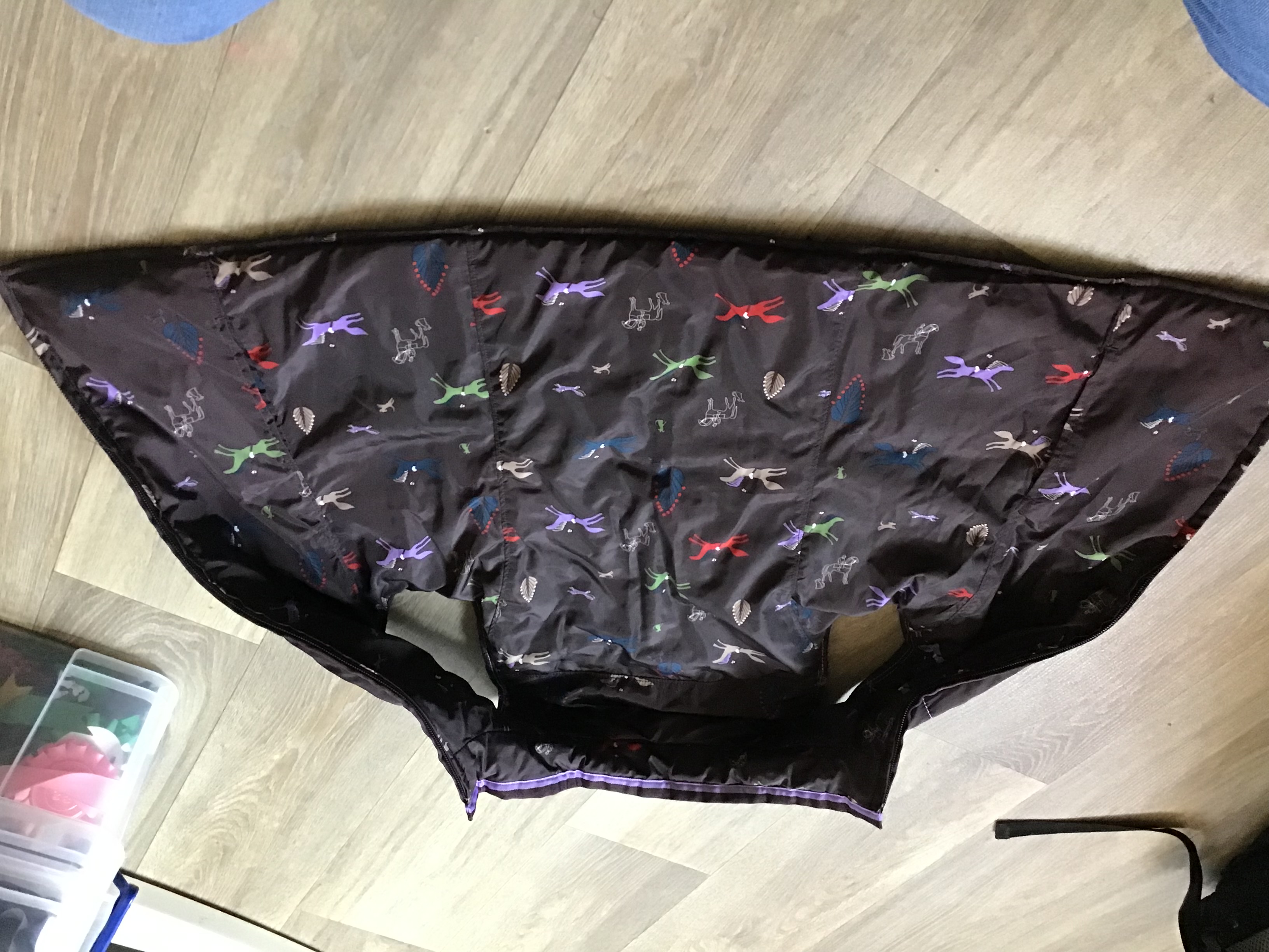 Ariat Youth reversible gilet.  Good condition . Approx age 8 Preowned. VGC