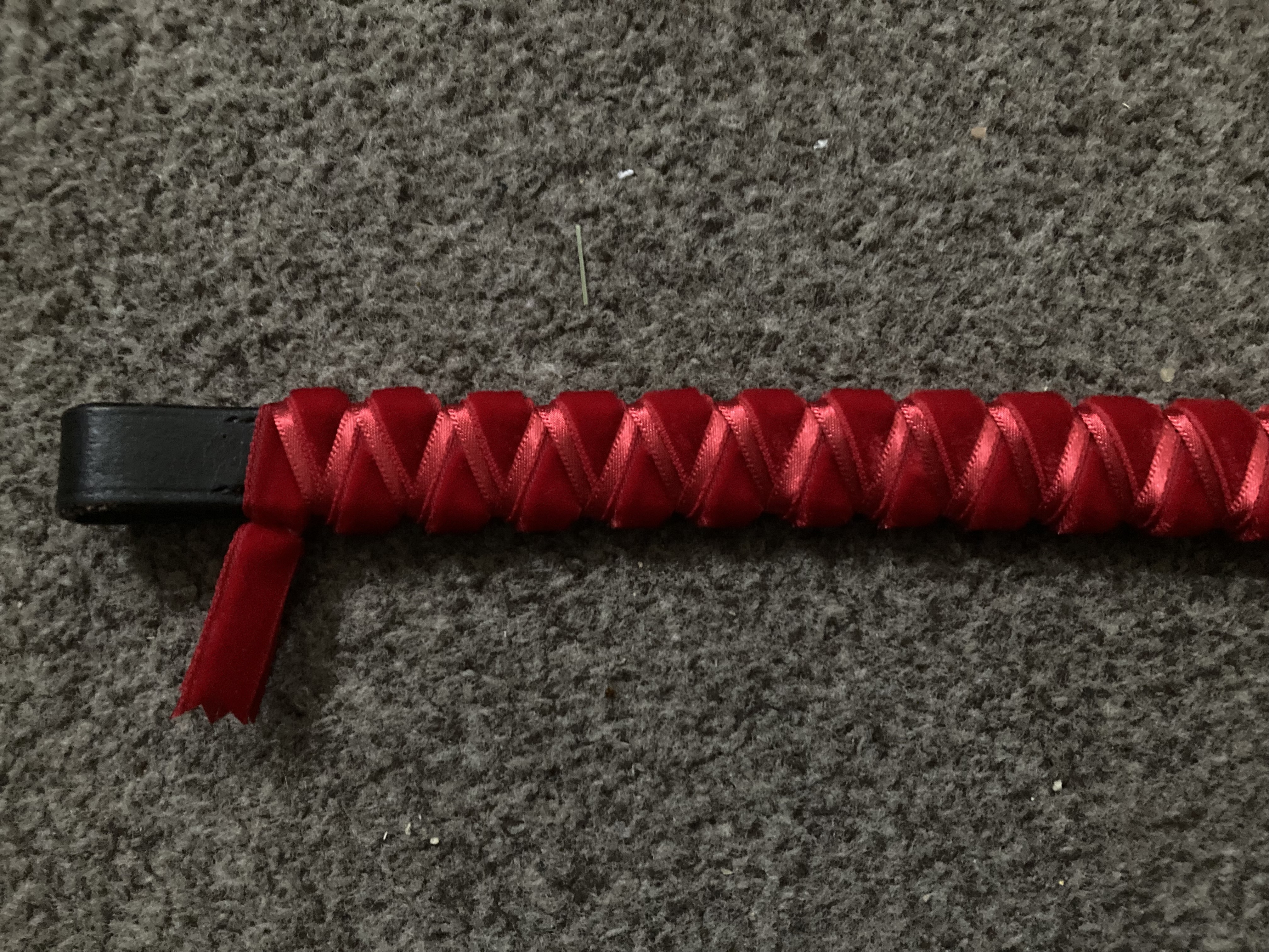 Red satin and velvet Ribbon Browbands. Brown 15” leather. Cob size. BN