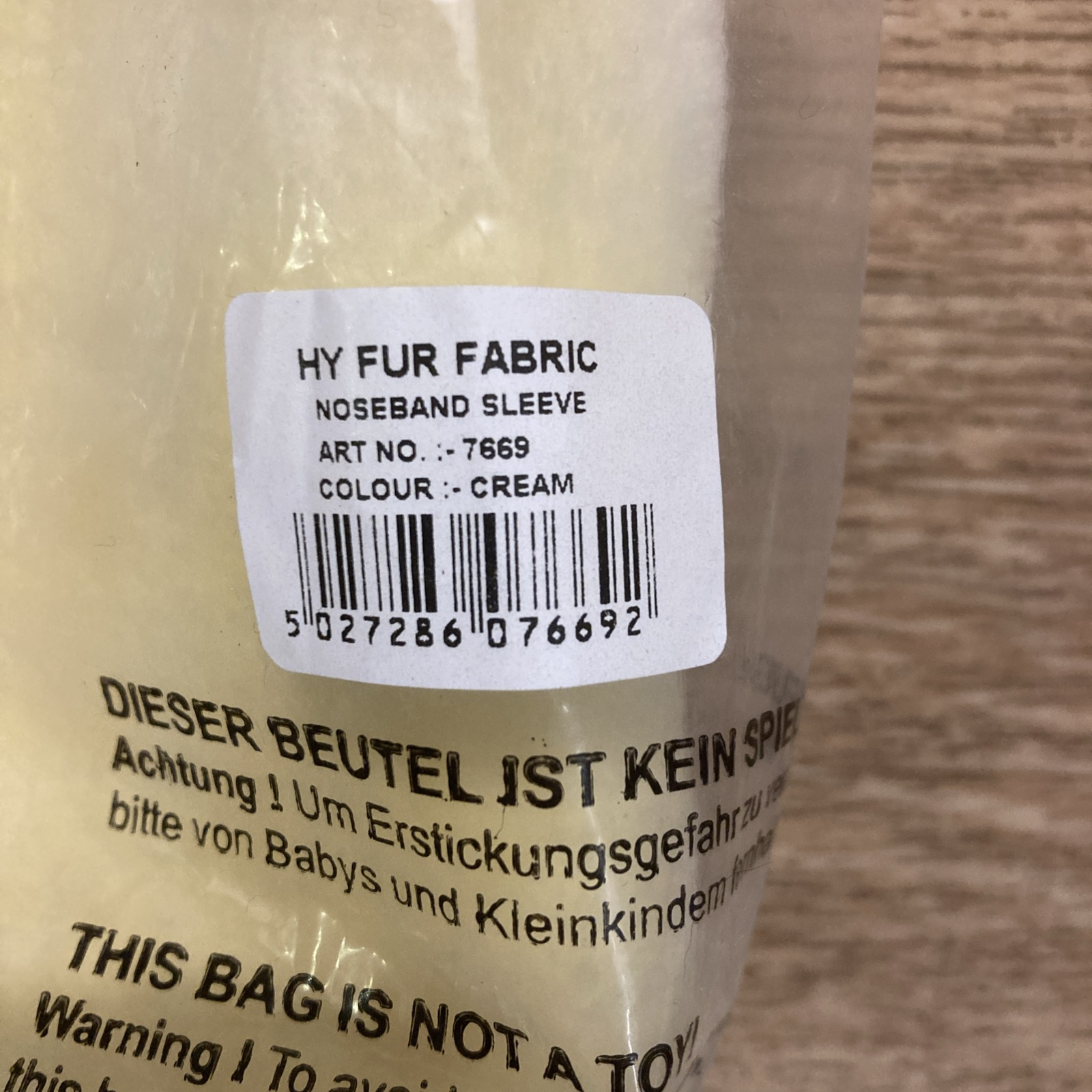 Hy cream coloured faux fur noseband cover. BNIB. One size.