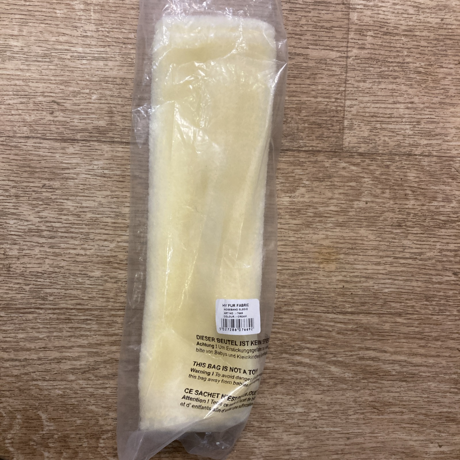 Hy cream coloured faux fur noseband cover. BNIB. One size.