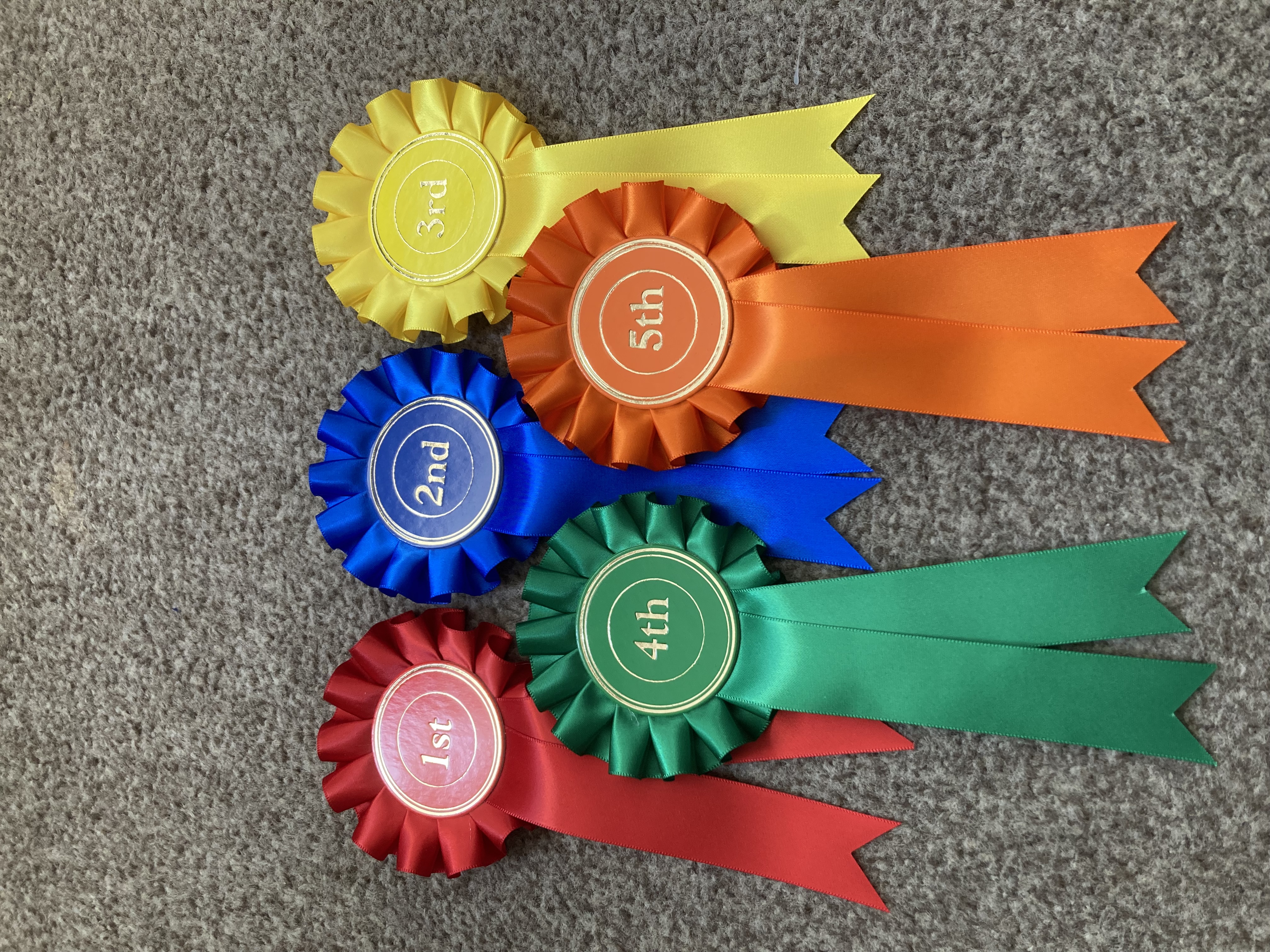 1st to 5th one tier rosettes. 50mm centres.