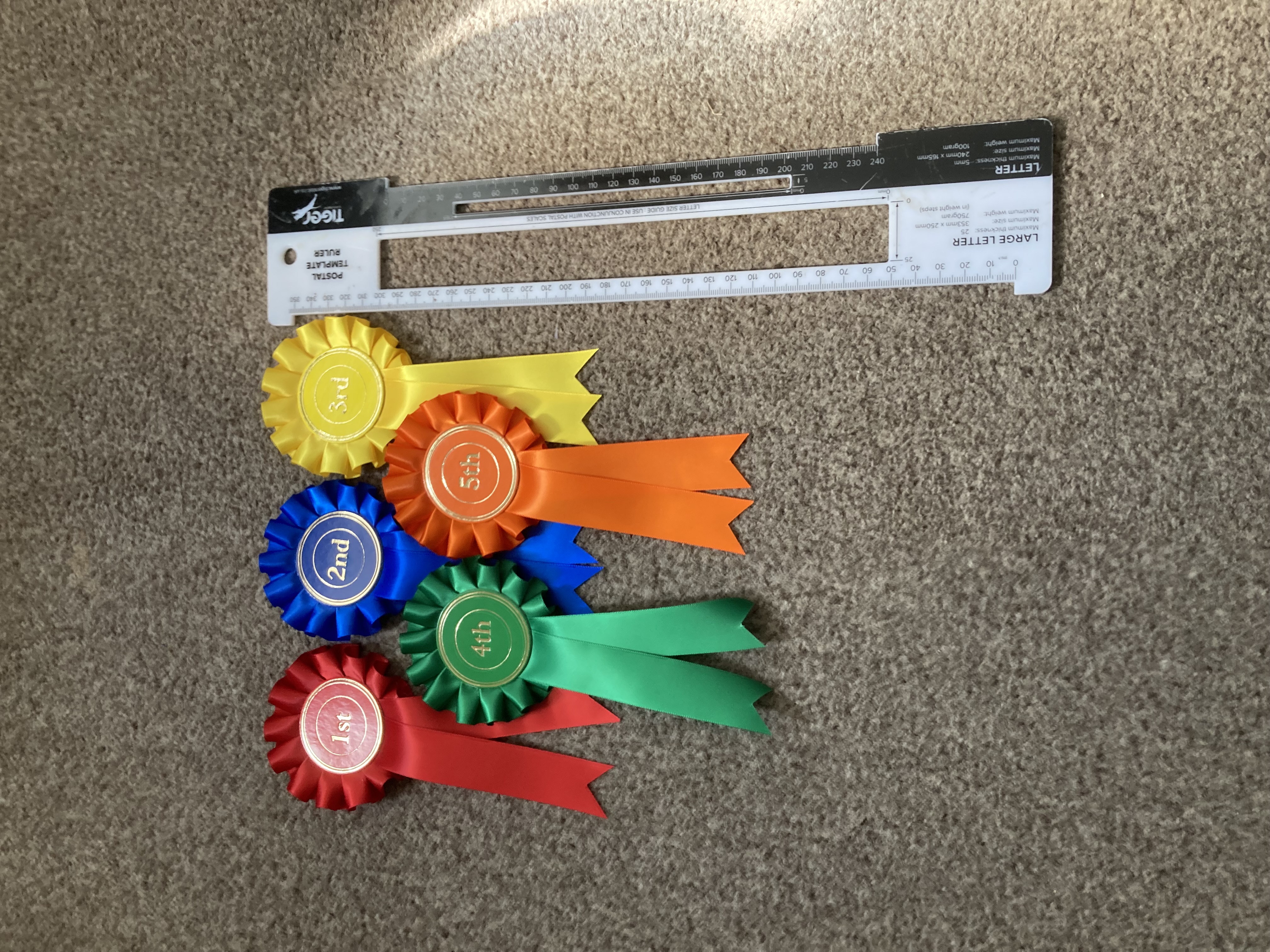 1st to 5th one tier rosettes. 50mm centres.
