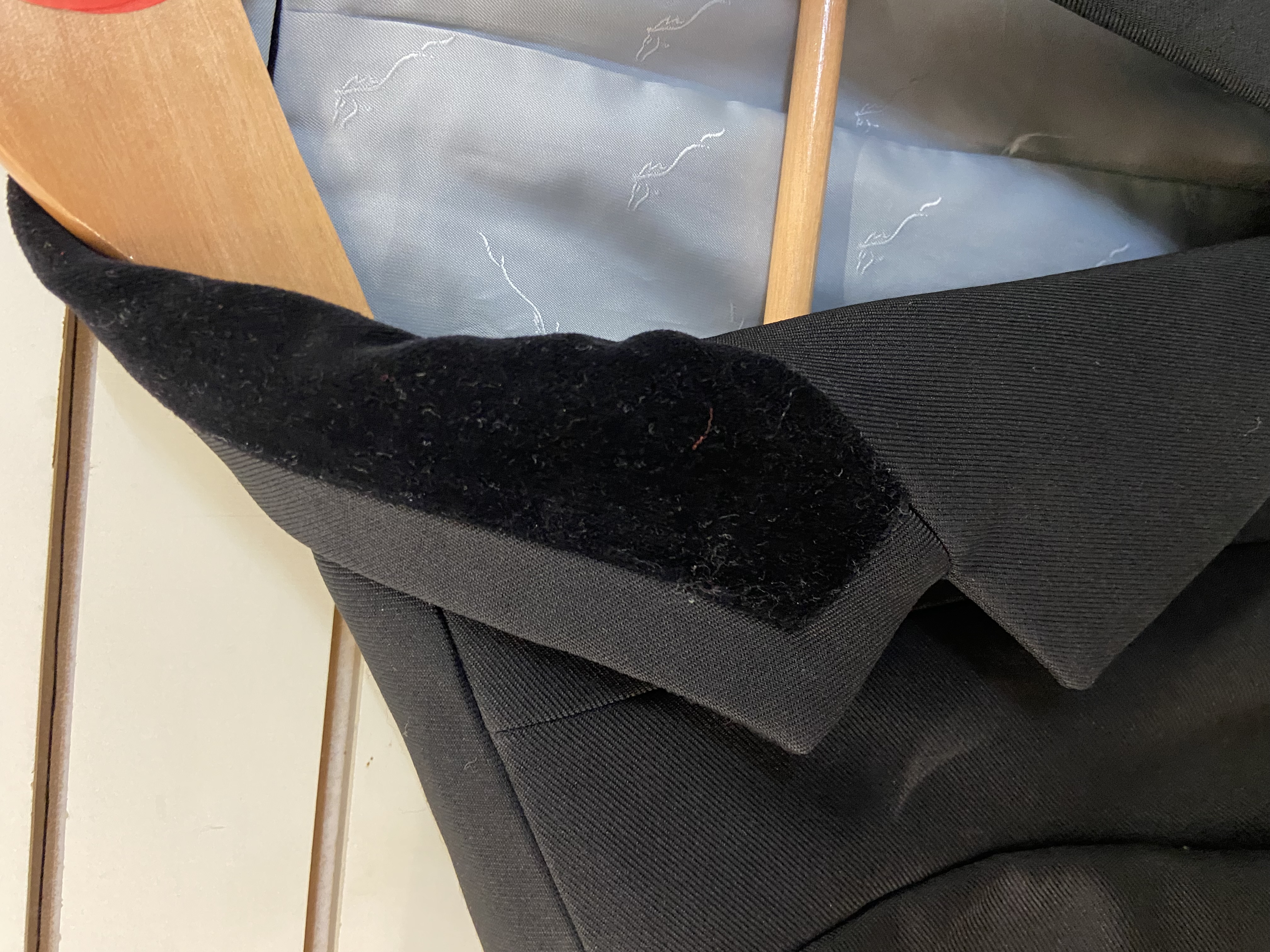 Shires ladies/maids black showing jacket. 32”. Preowned. VGC.