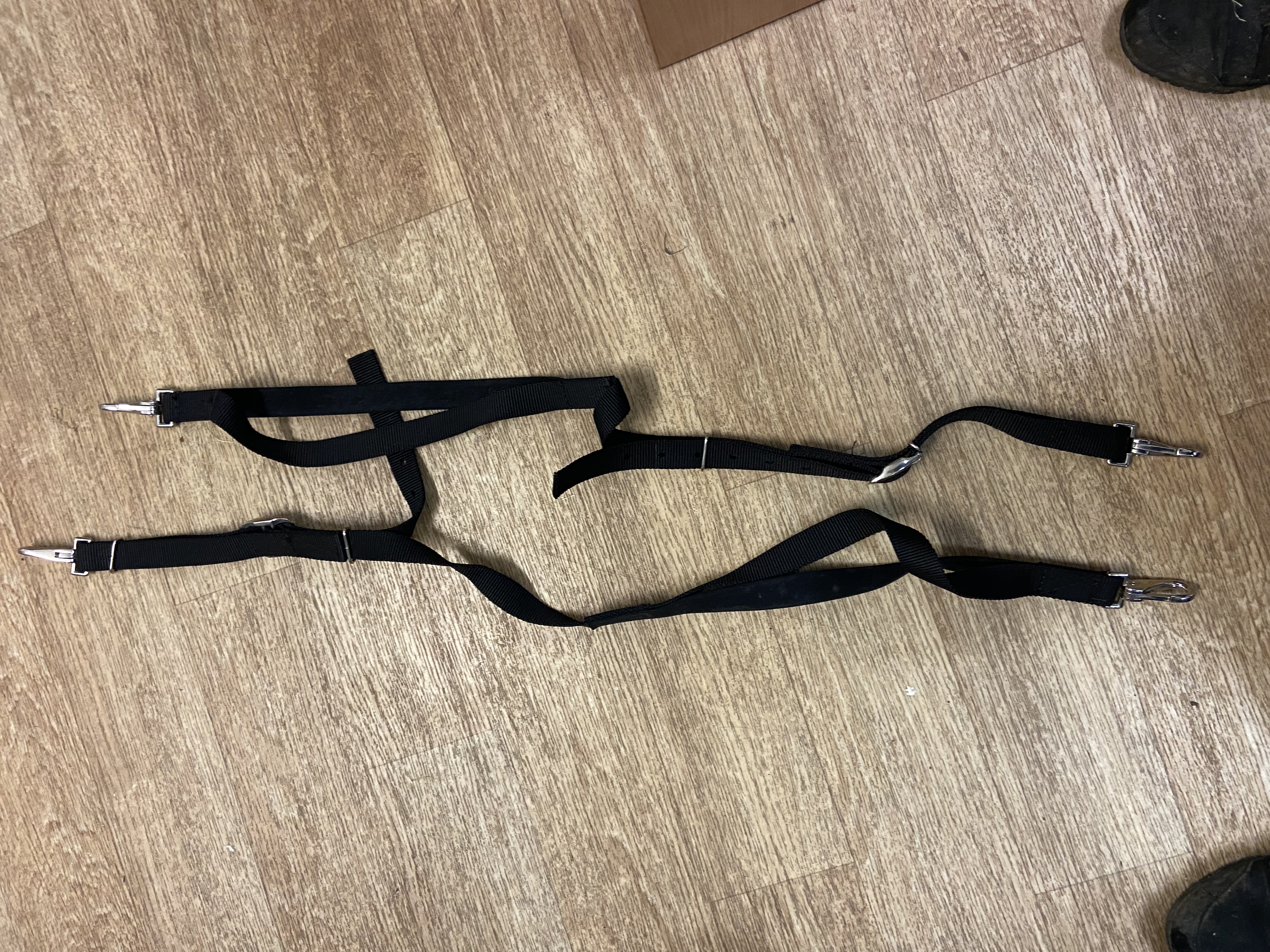 Black nylon side reins. One size. Preowned. Never used