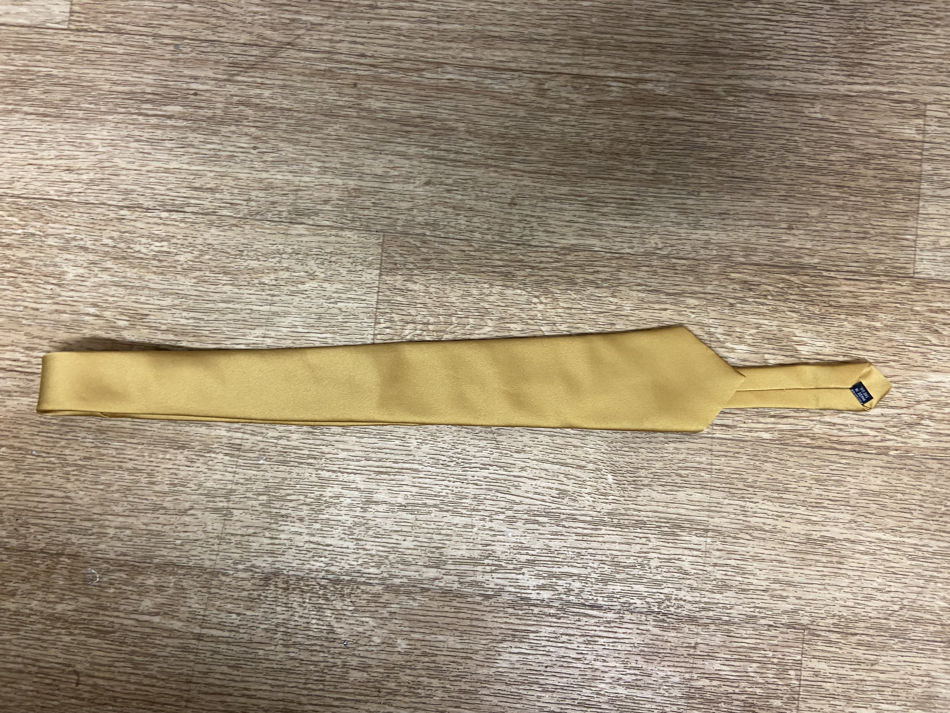 Showquest Gold showing/ competition tie. Preowned.