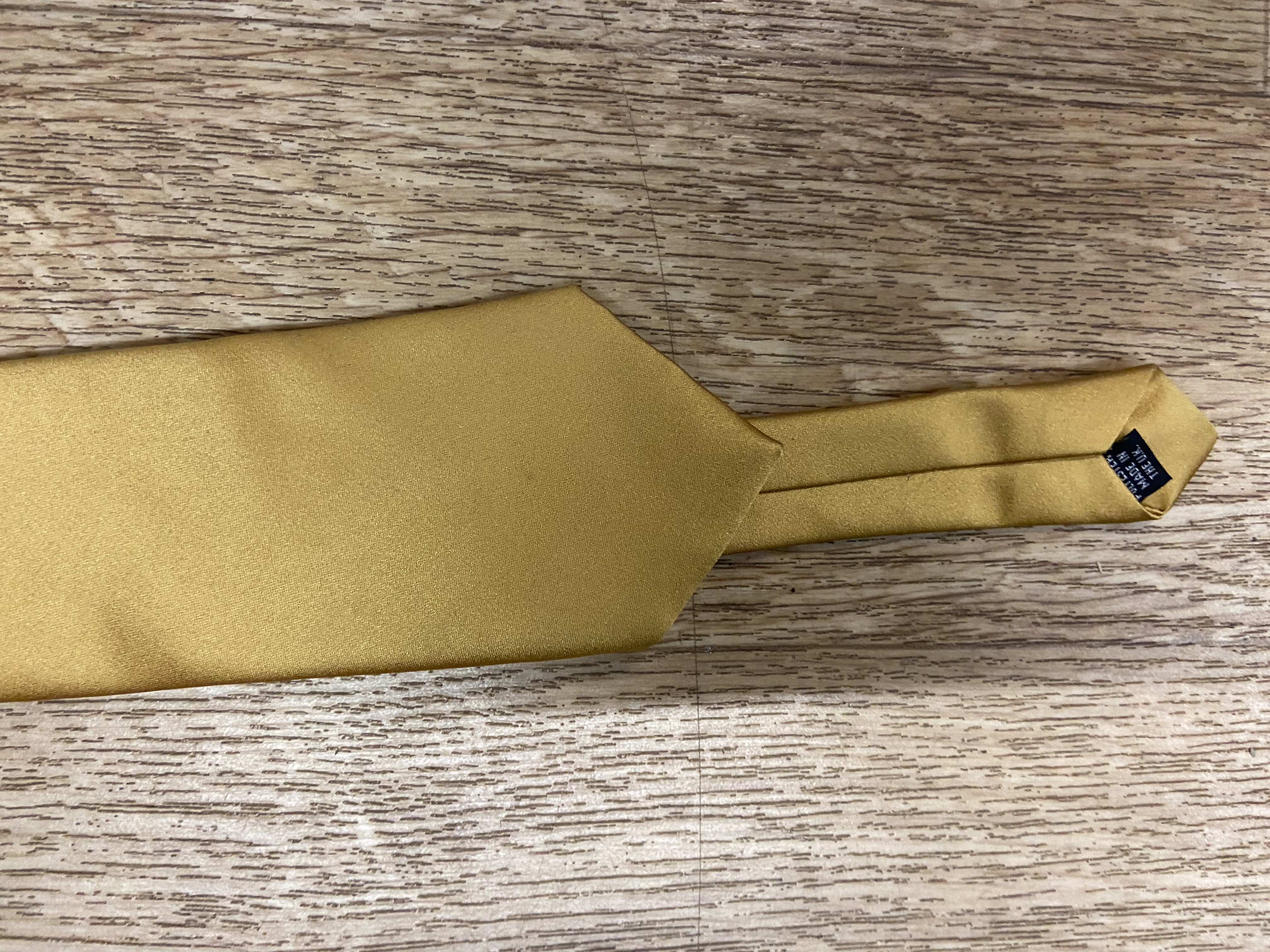 Showquest Gold showing/ competition tie. Preowned.