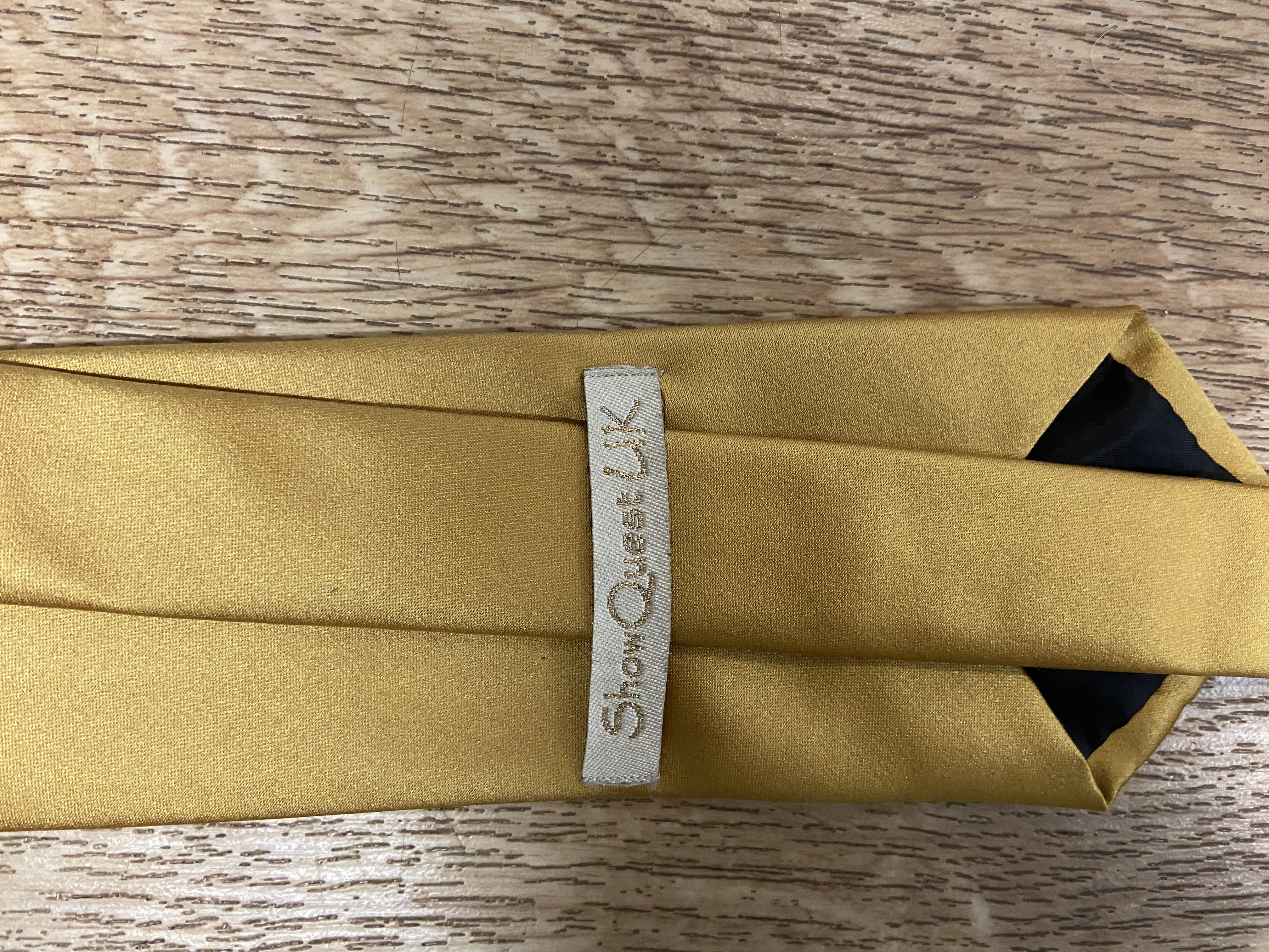 Showquest Gold showing/ competition tie. Preowned.
