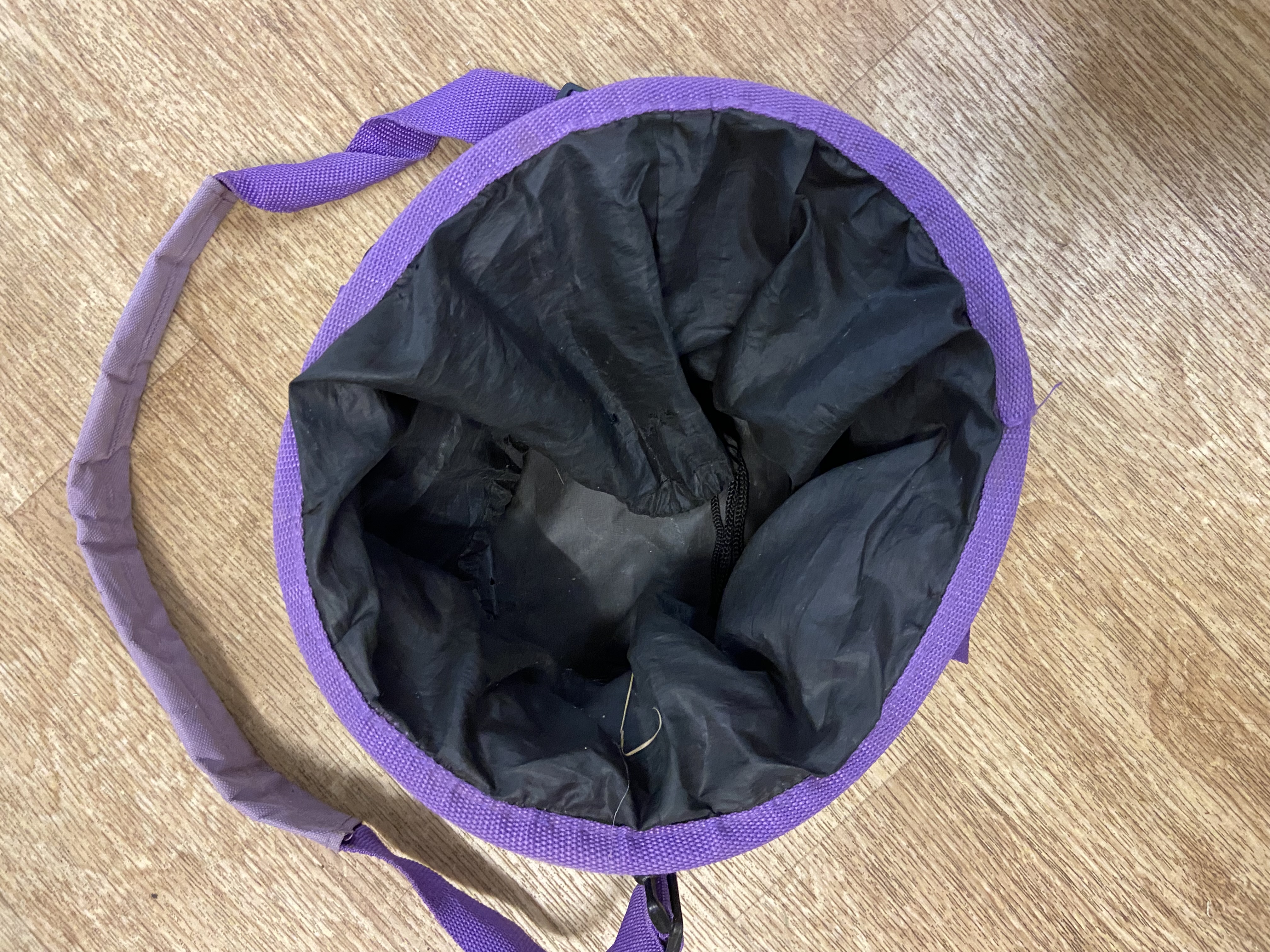 Preowned grooming kit bag. Lilac. Fair condition.