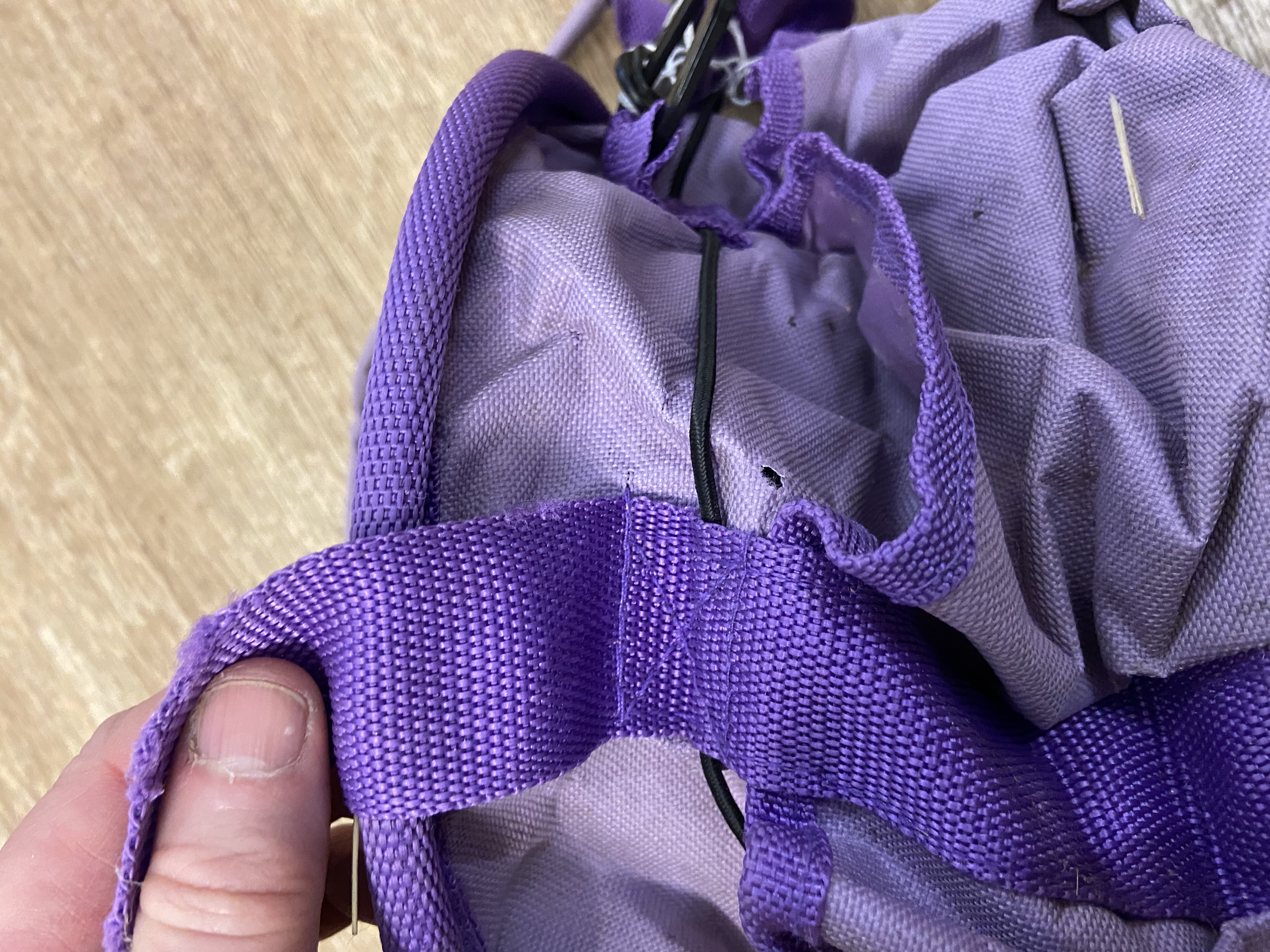 Preowned grooming kit bag. Lilac. Fair condition.