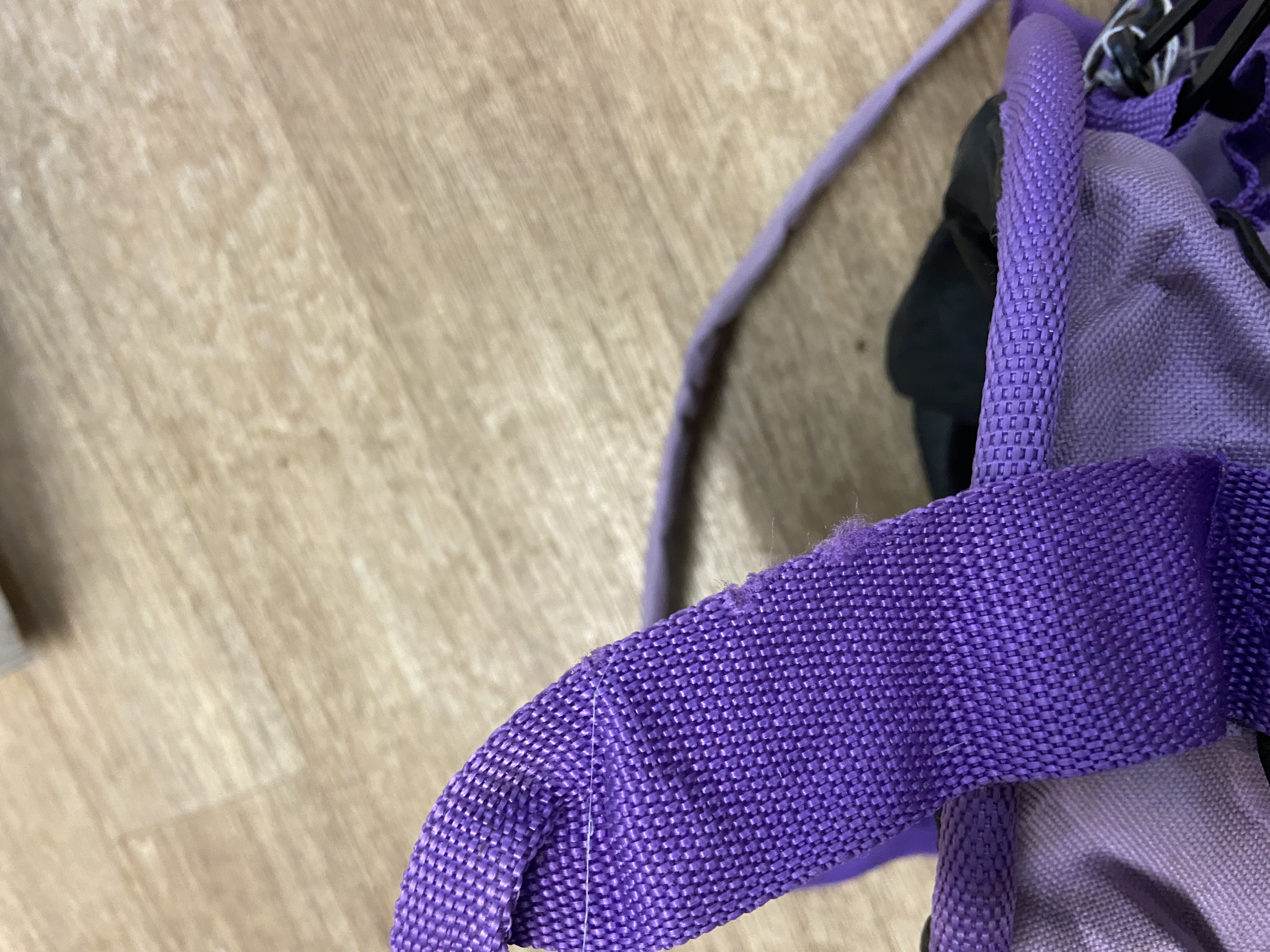 Preowned grooming kit bag. Lilac. Fair condition.