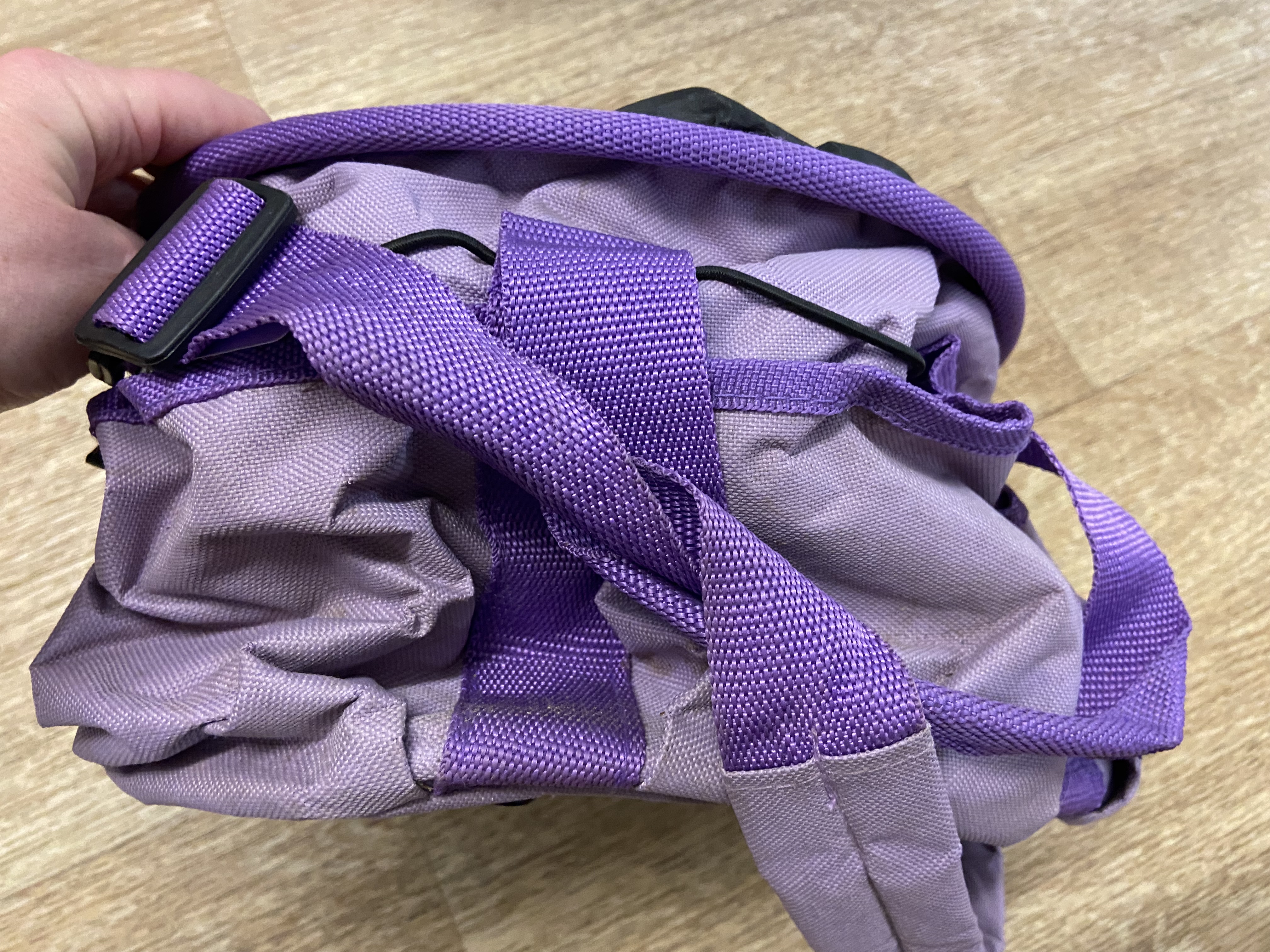 Preowned grooming kit bag. Lilac. Fair condition.