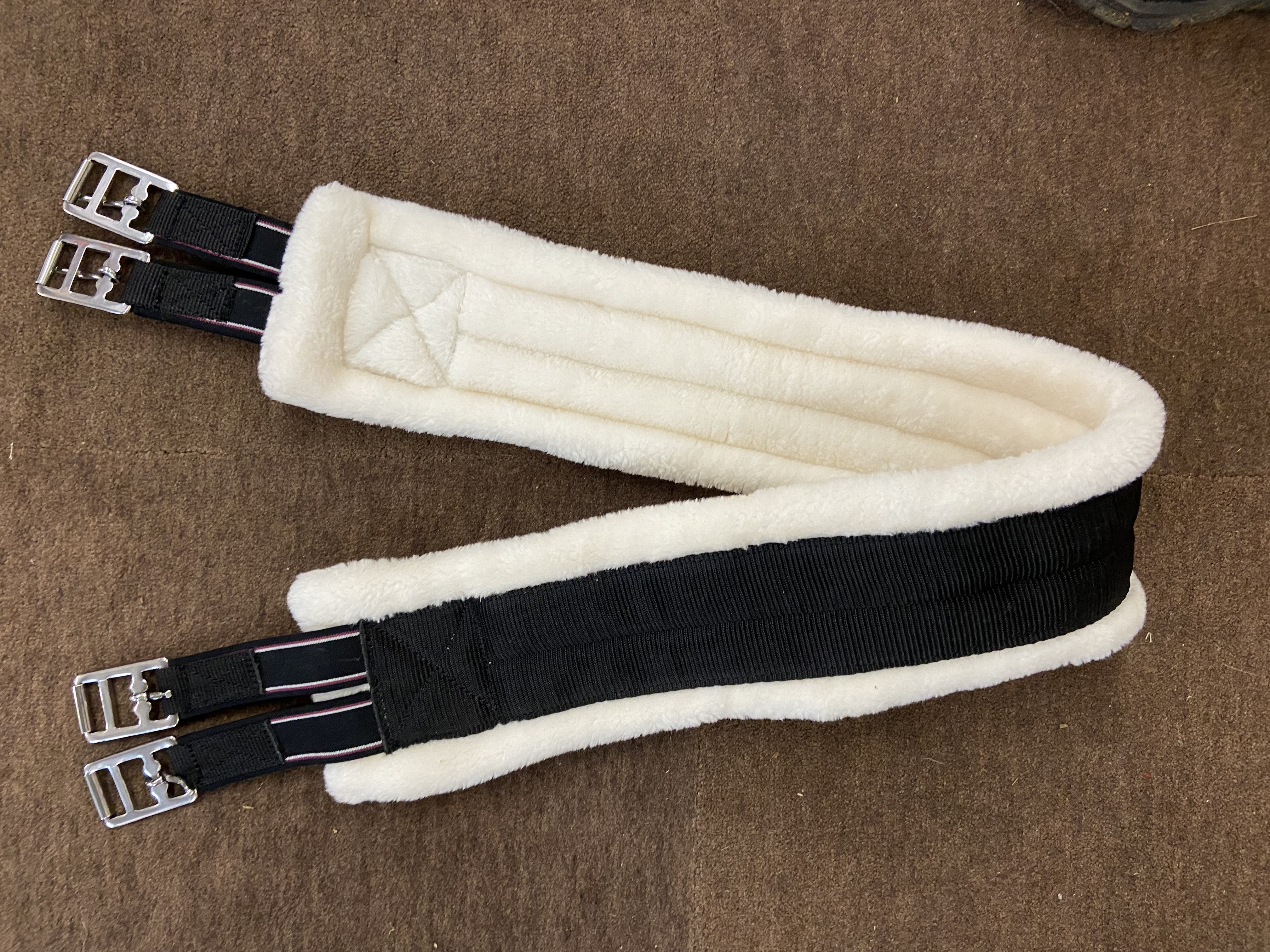 Fluffy girth with elasticated ends. Various colours and sizes. Brand-new without tags.