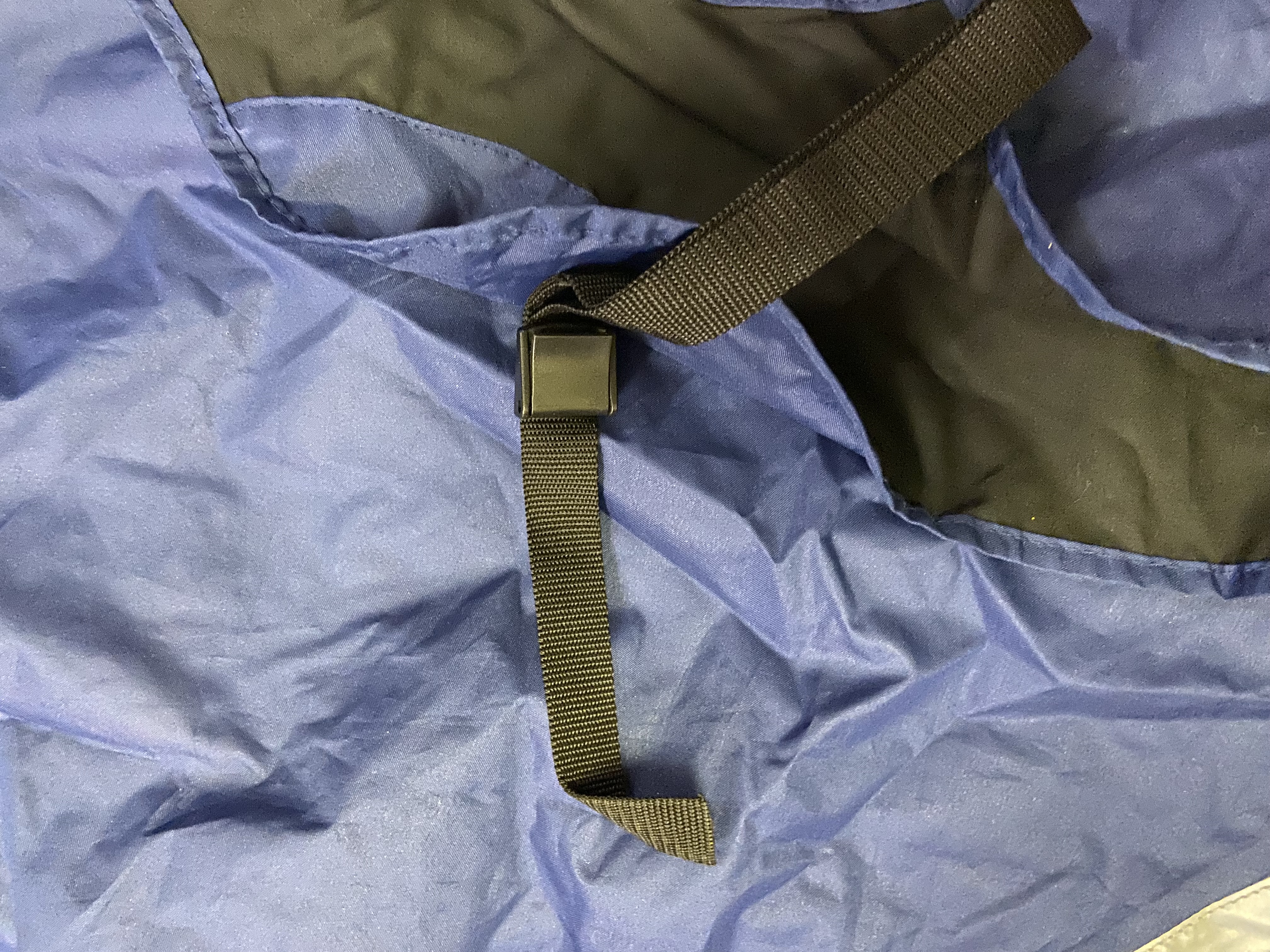 Masta cob size waterproof quarter sheet with reflective strips. BNWT