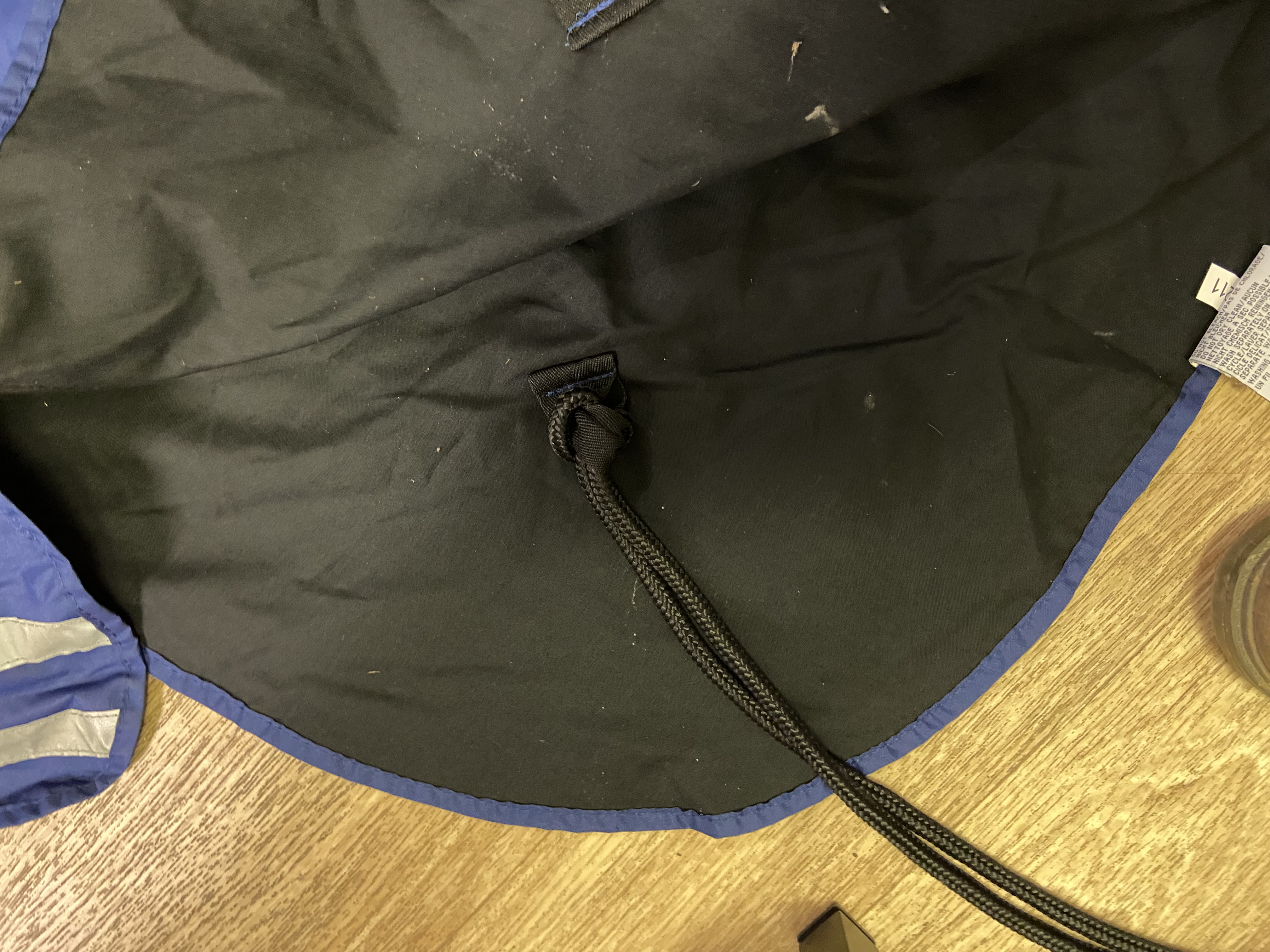 Masta cob size waterproof quarter sheet with reflective strips. BNWT