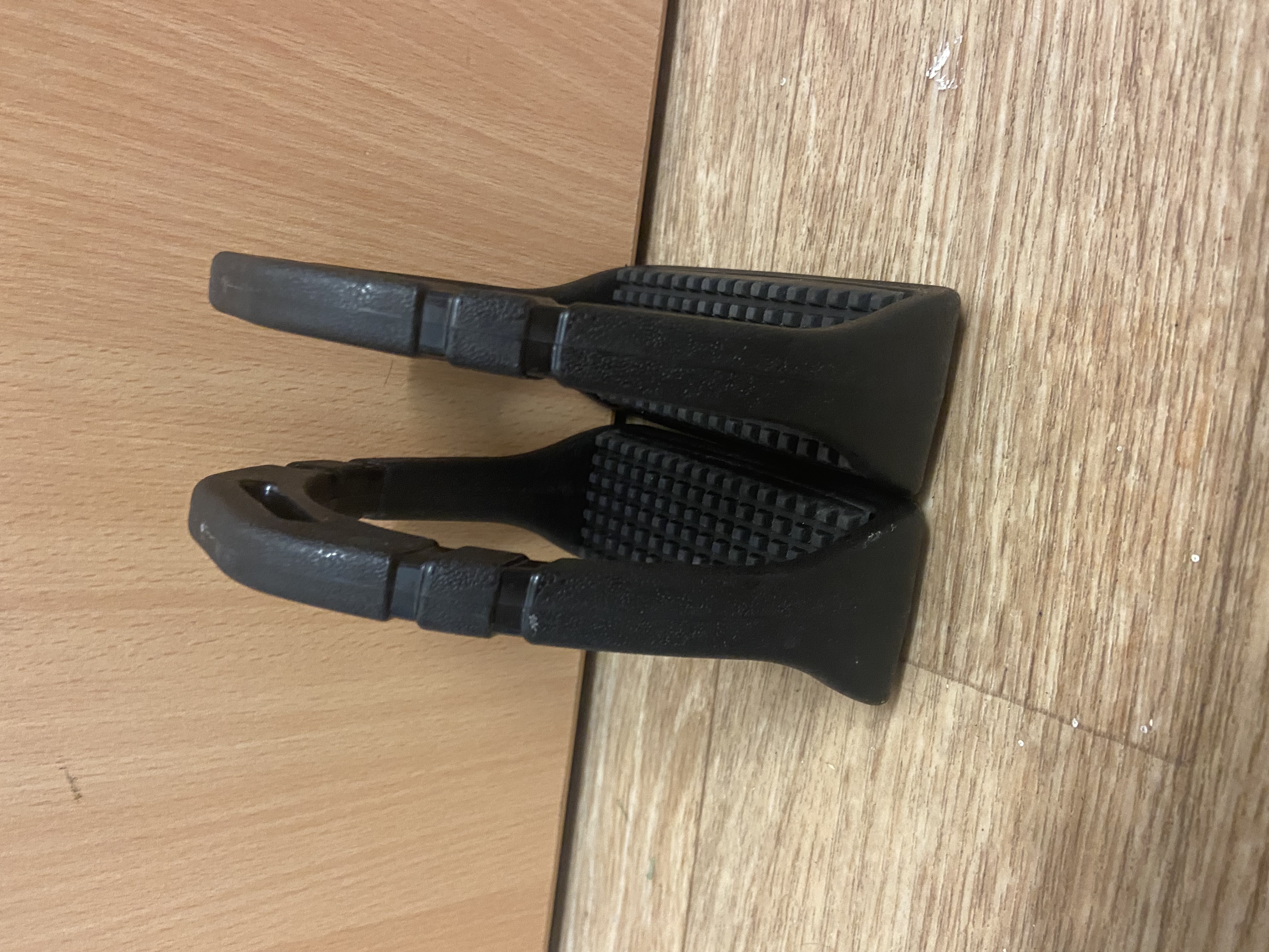 Black compositi type stirrups. BN 4”.