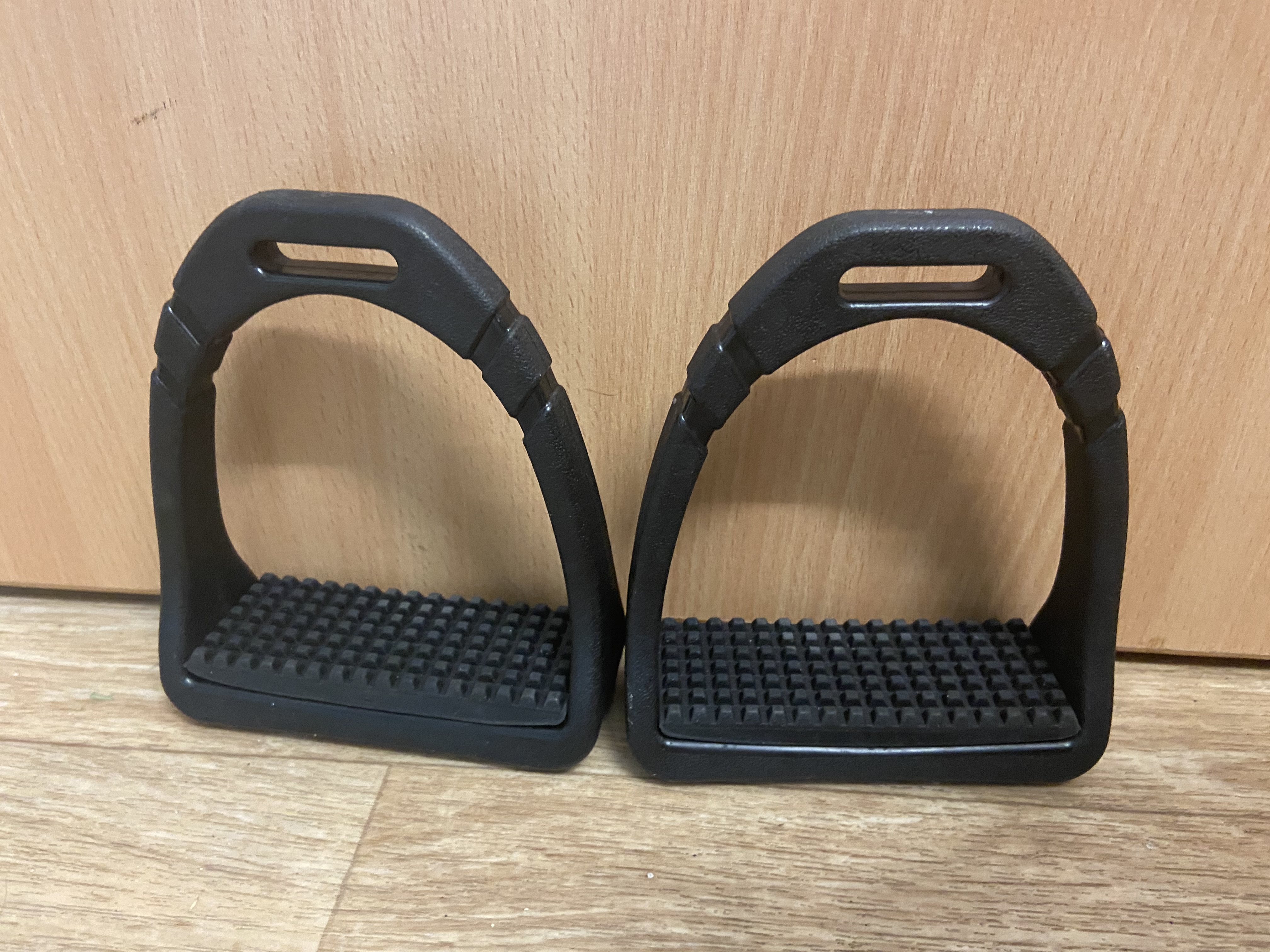 Black compositi type stirrups. BN 4”.