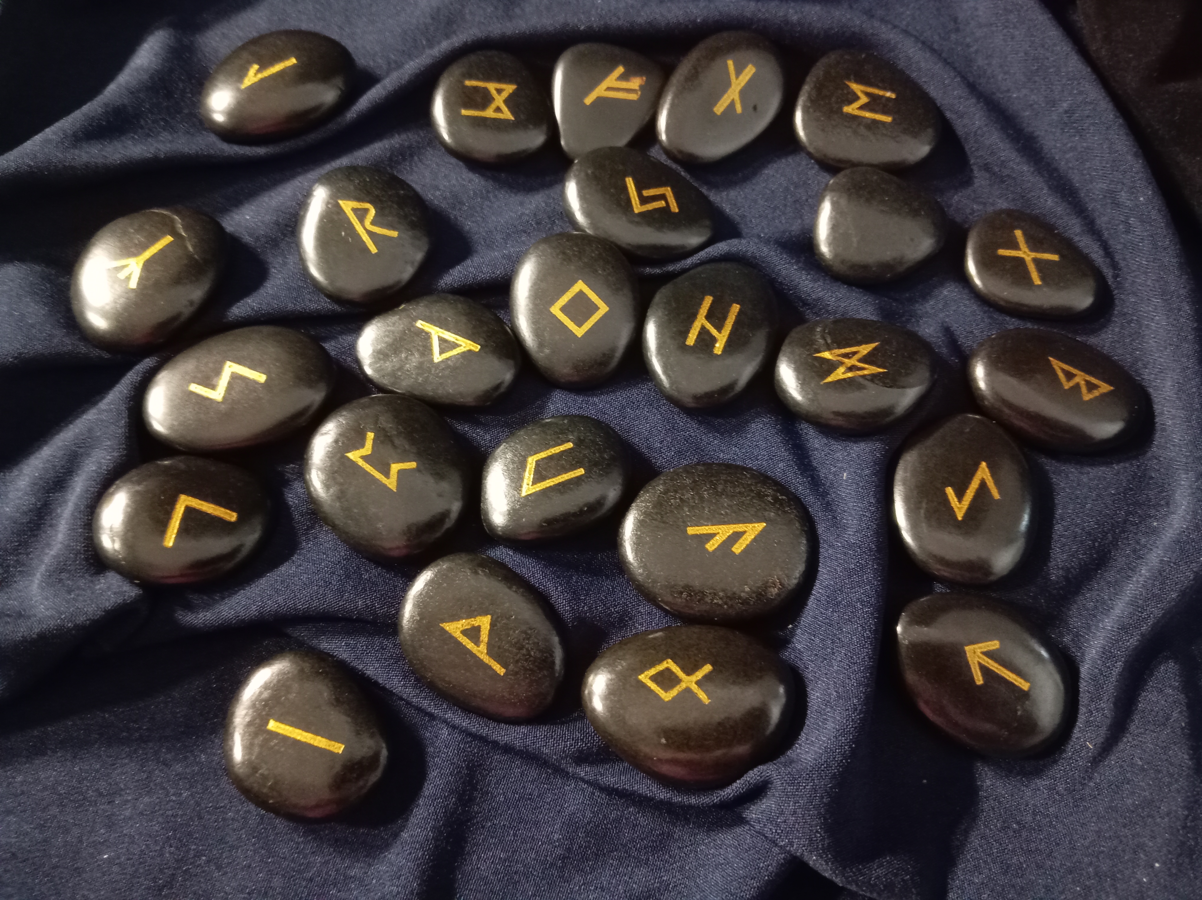 Black Rune Stone set