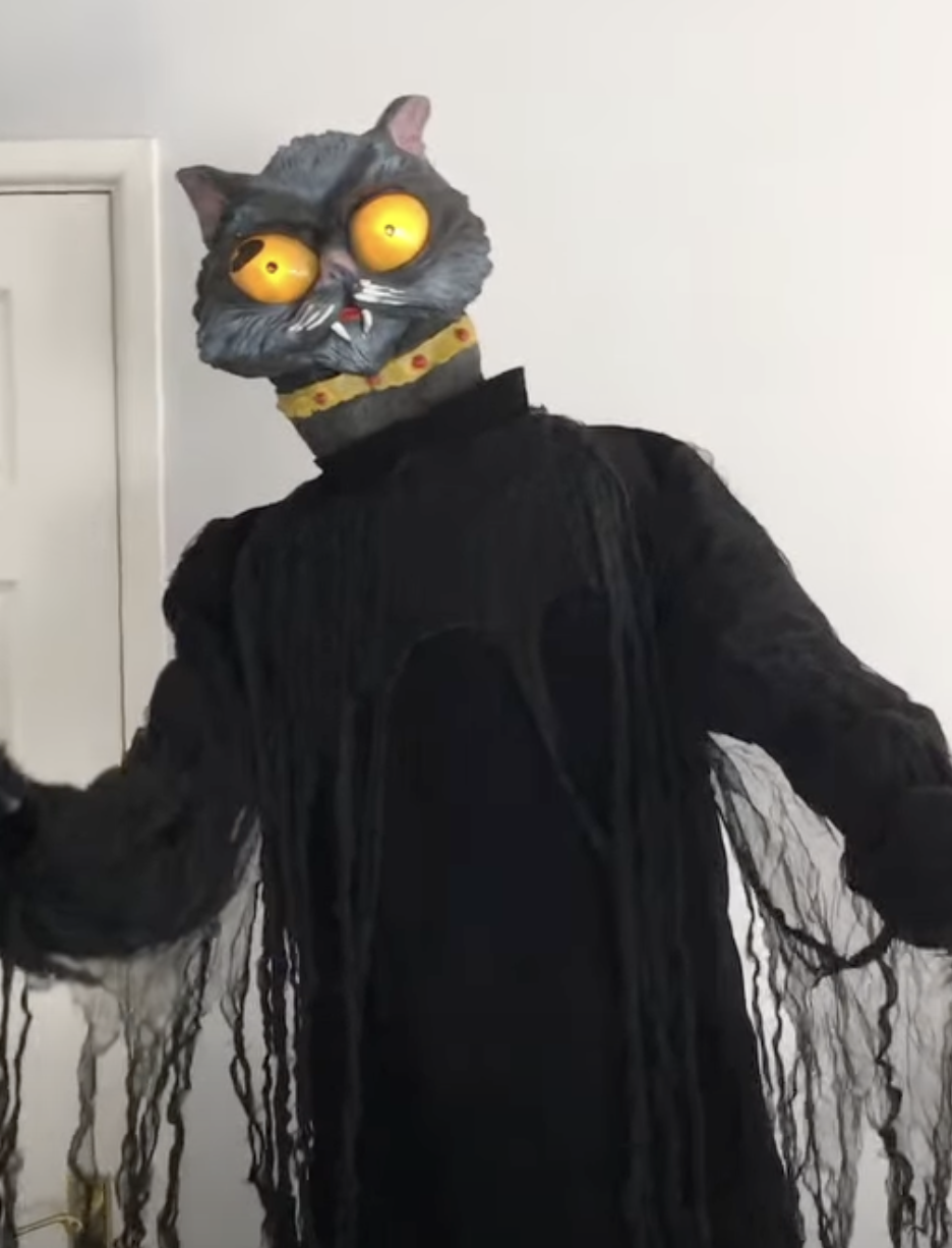 7ft Jewelled Cat animatronic prop.  Comes with fur coat too (not pictured) “Smell the stench of deat