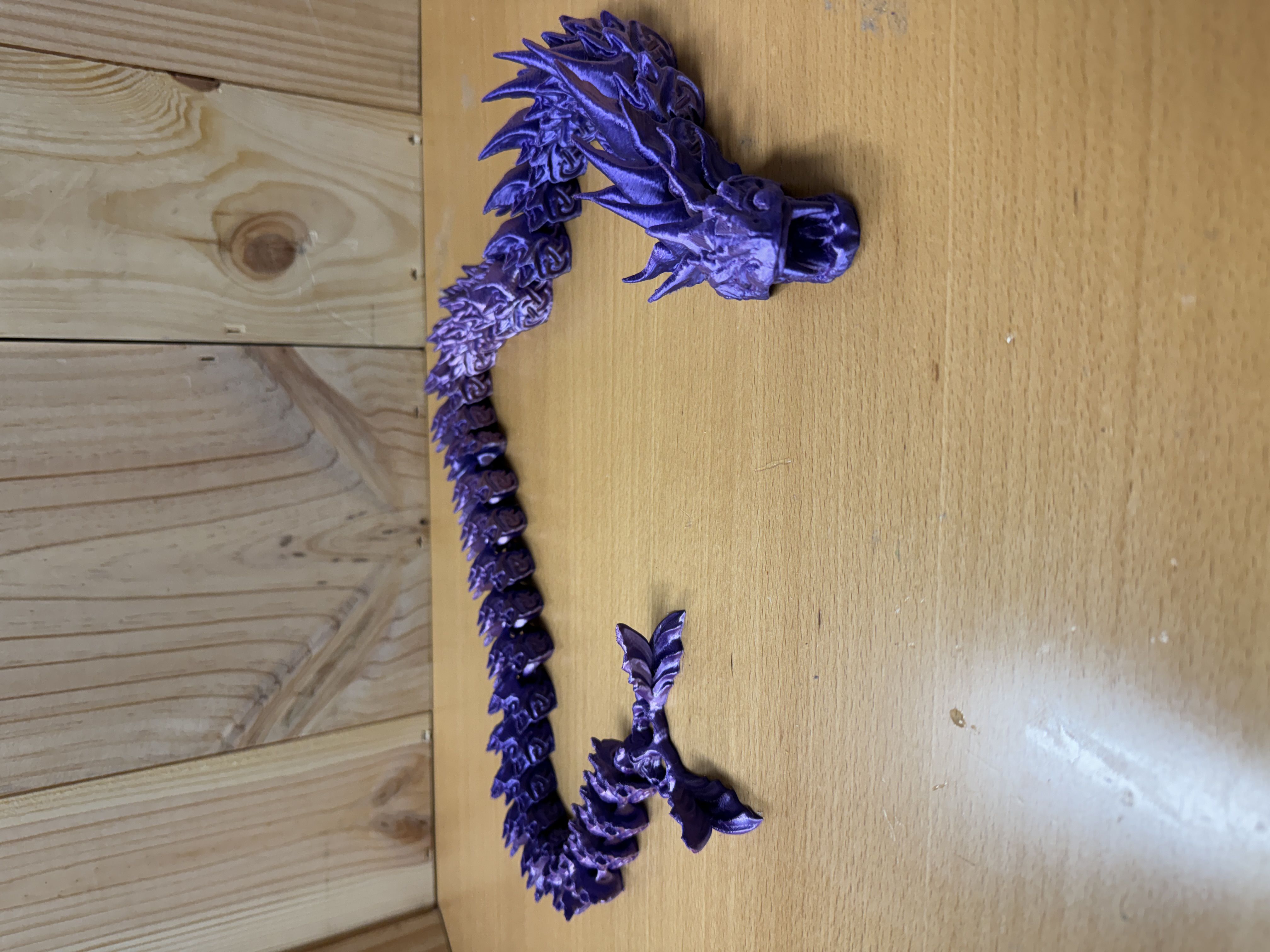 Dreki (Miðgarðsormurinn) með liðamótum