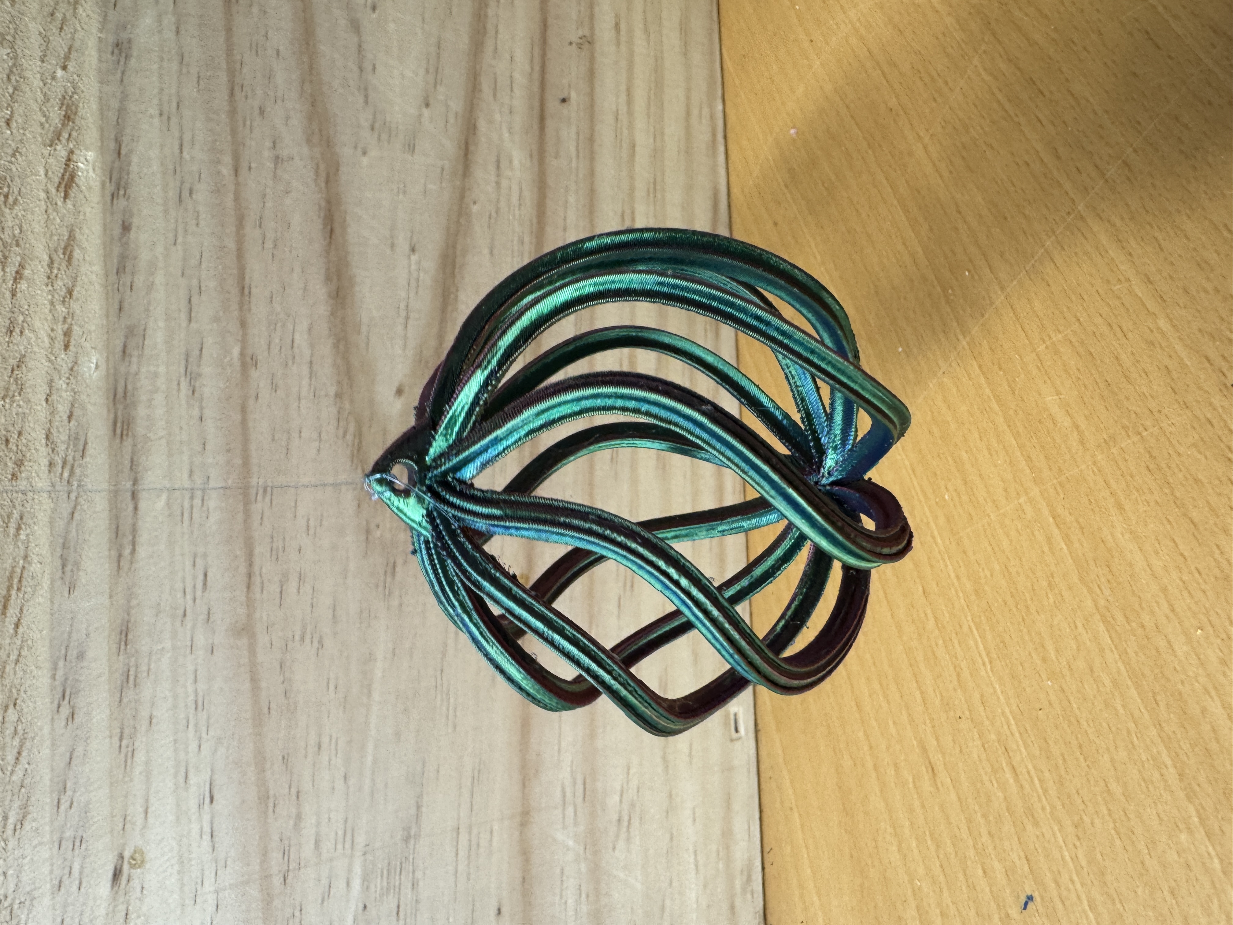 Marglitar kúlur með boga