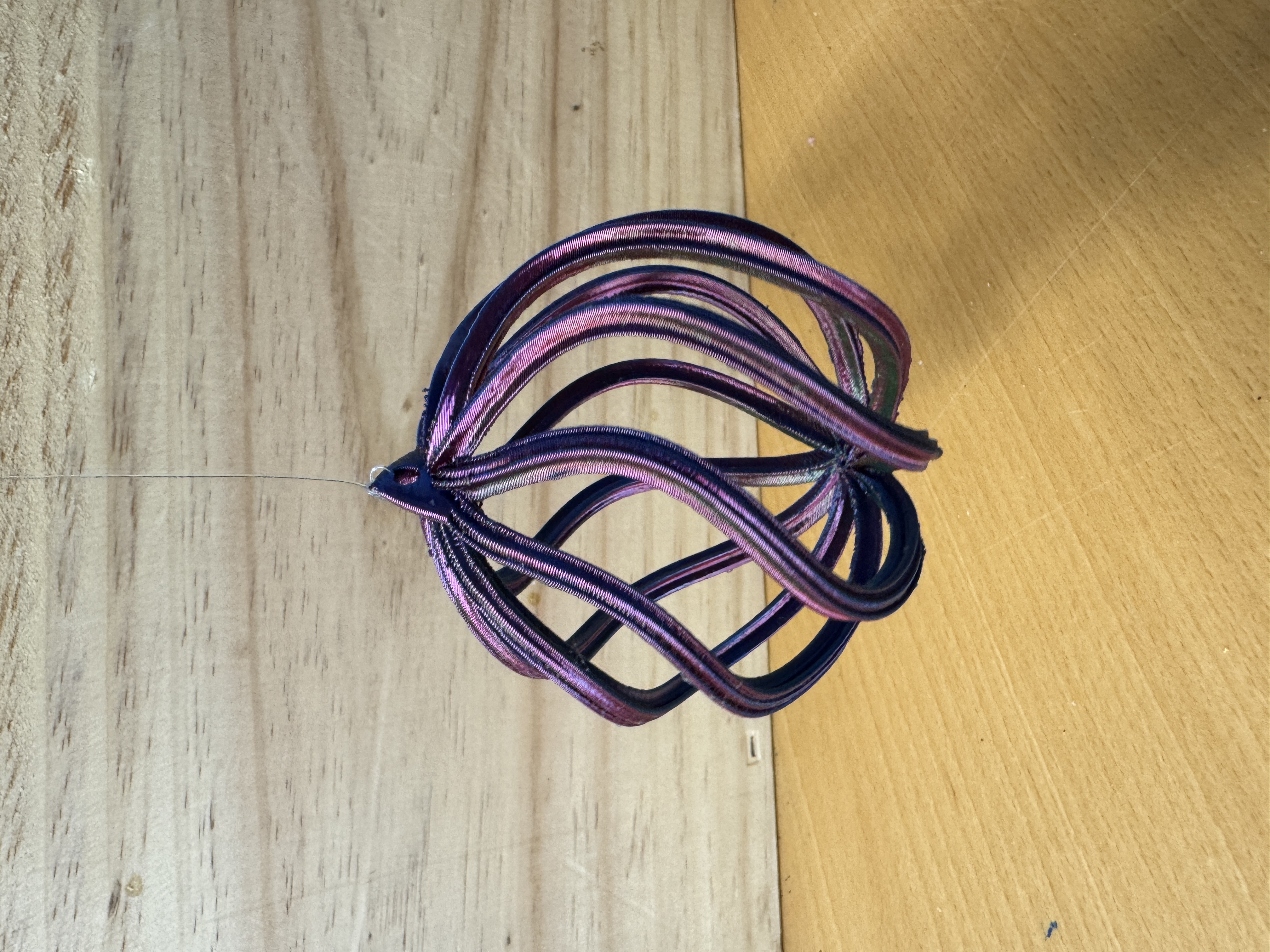 Marglitar kúlur með boga