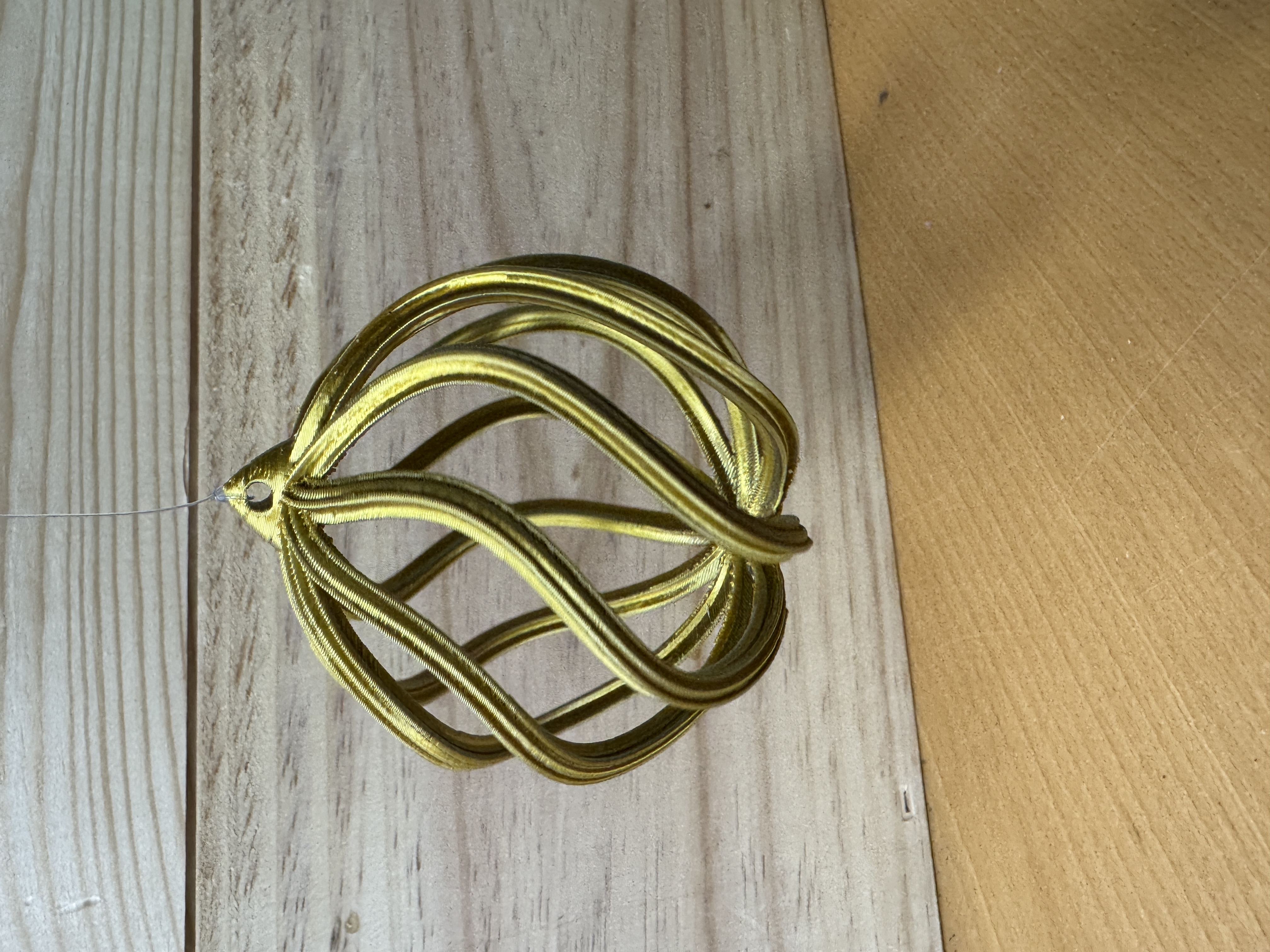 Marglitar kúlur með boga