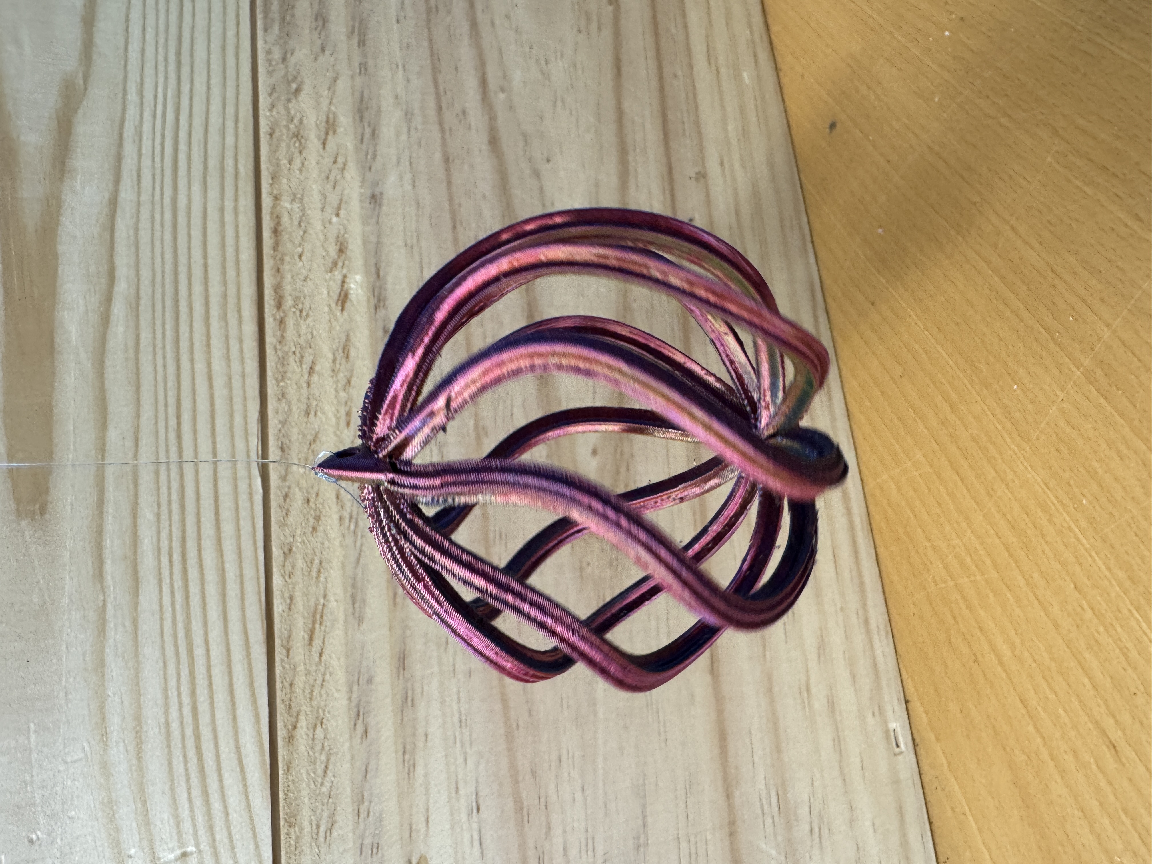 Marglitar kúlur með boga