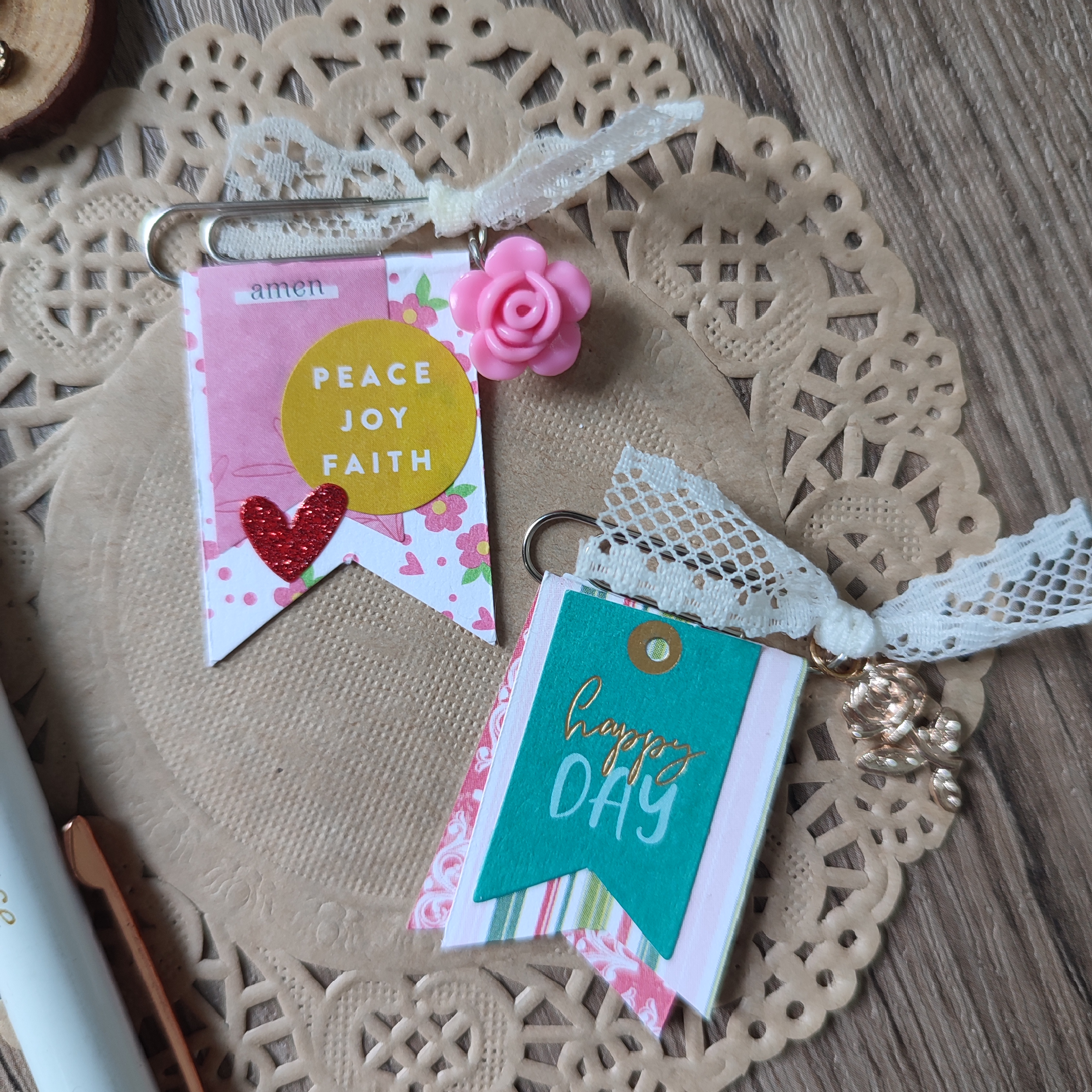 Small Paperclip Embellishments (Set 2)