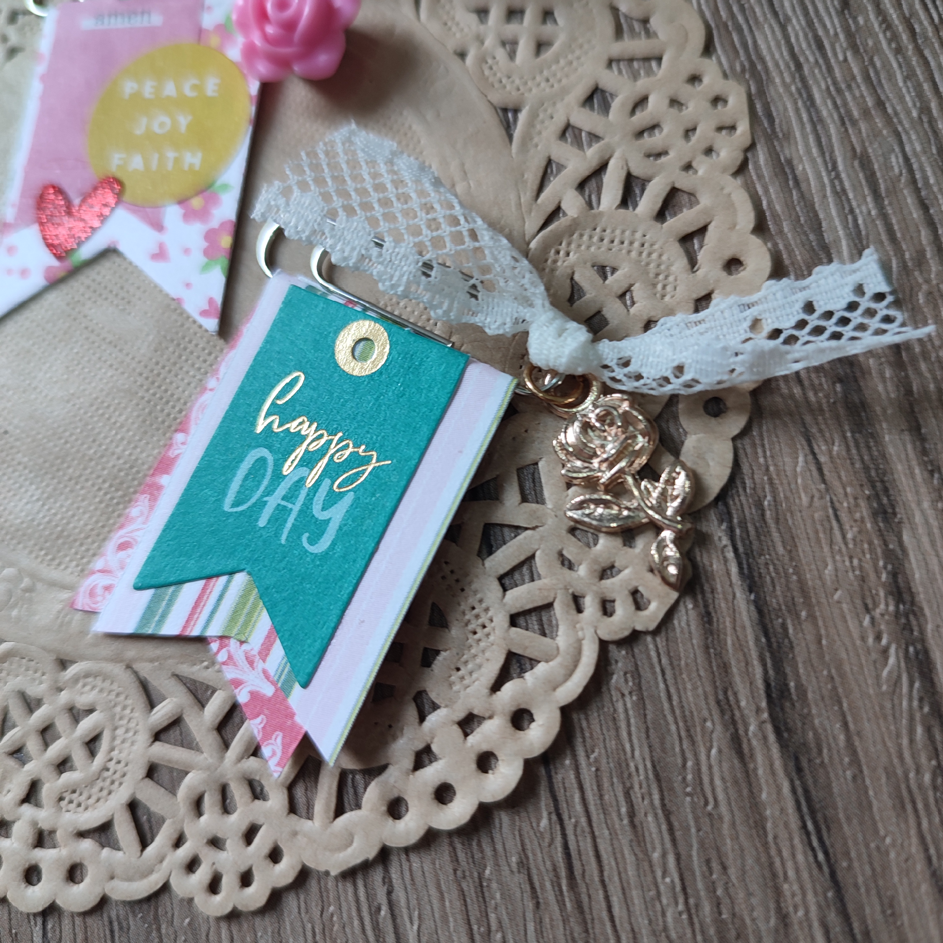 Small Paperclip Embellishments (Set 2)