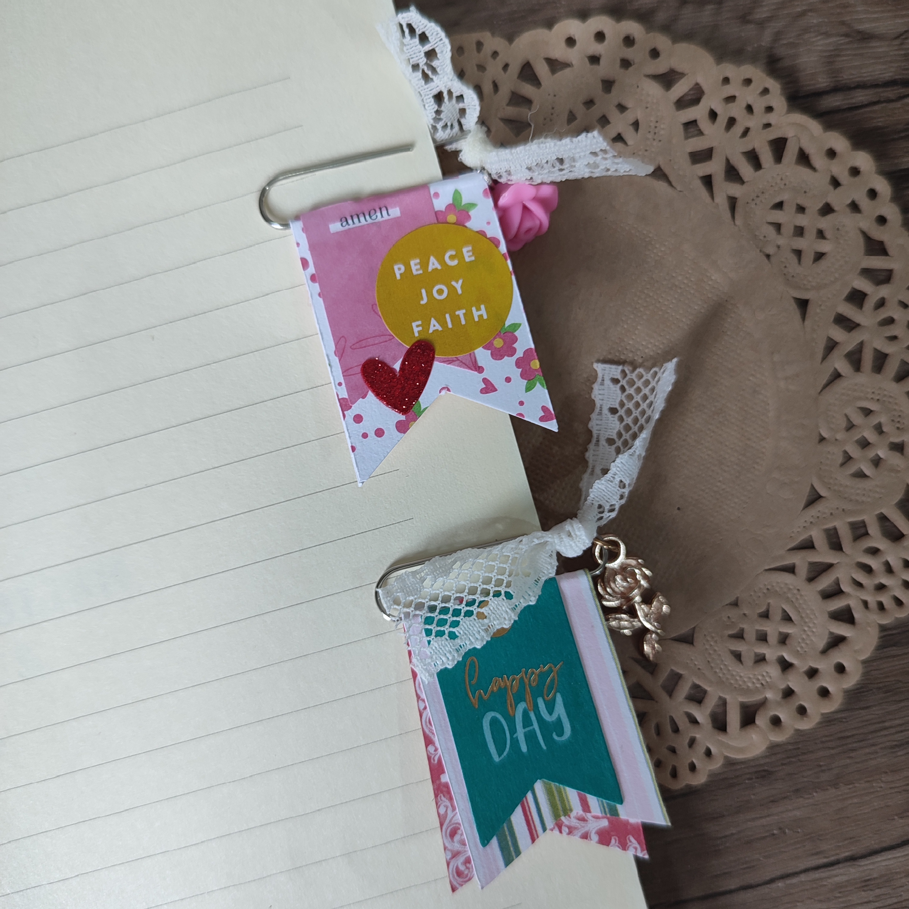 Small Paperclip Embellishments (Set 2)