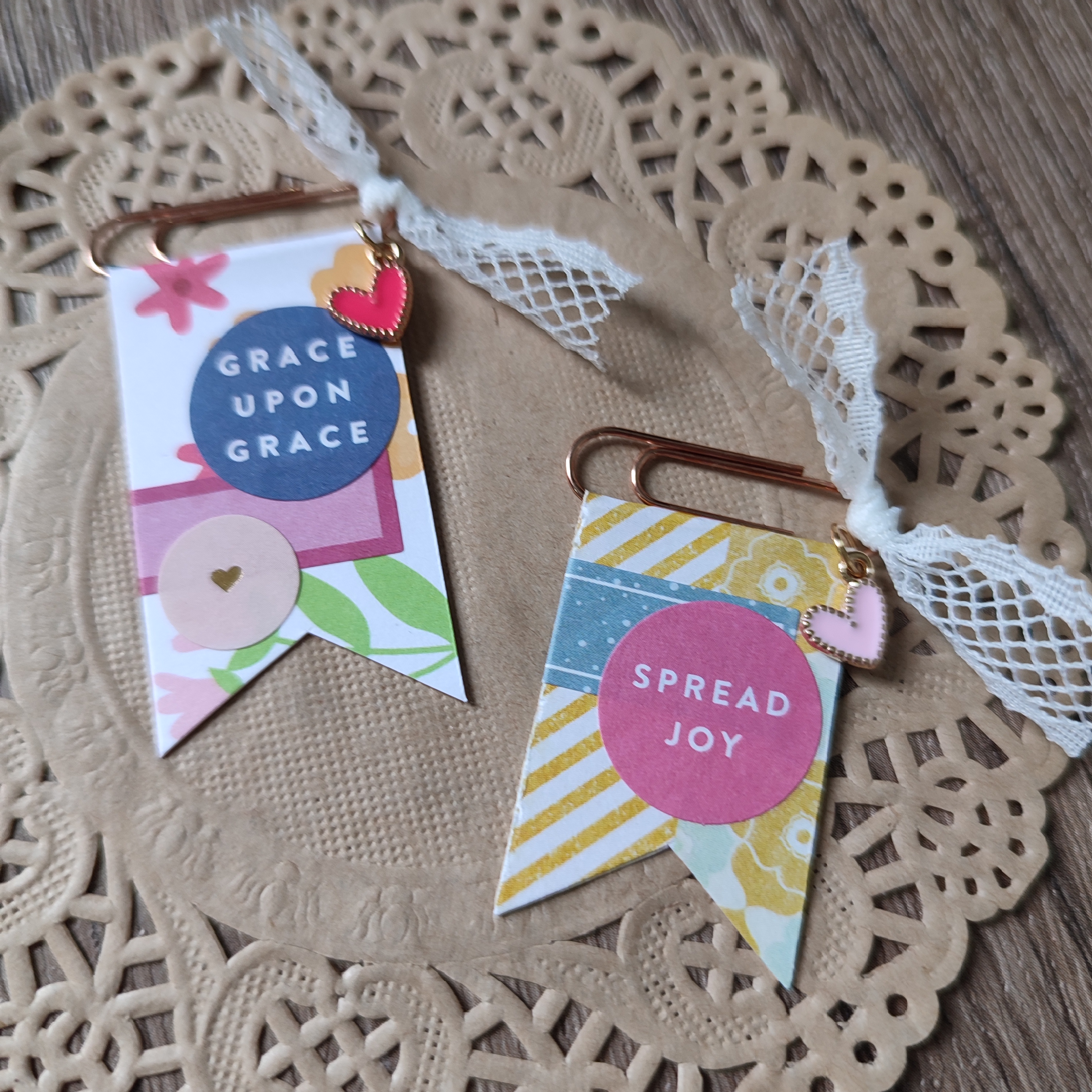 Small Paperclip Embellishments (Set 6)