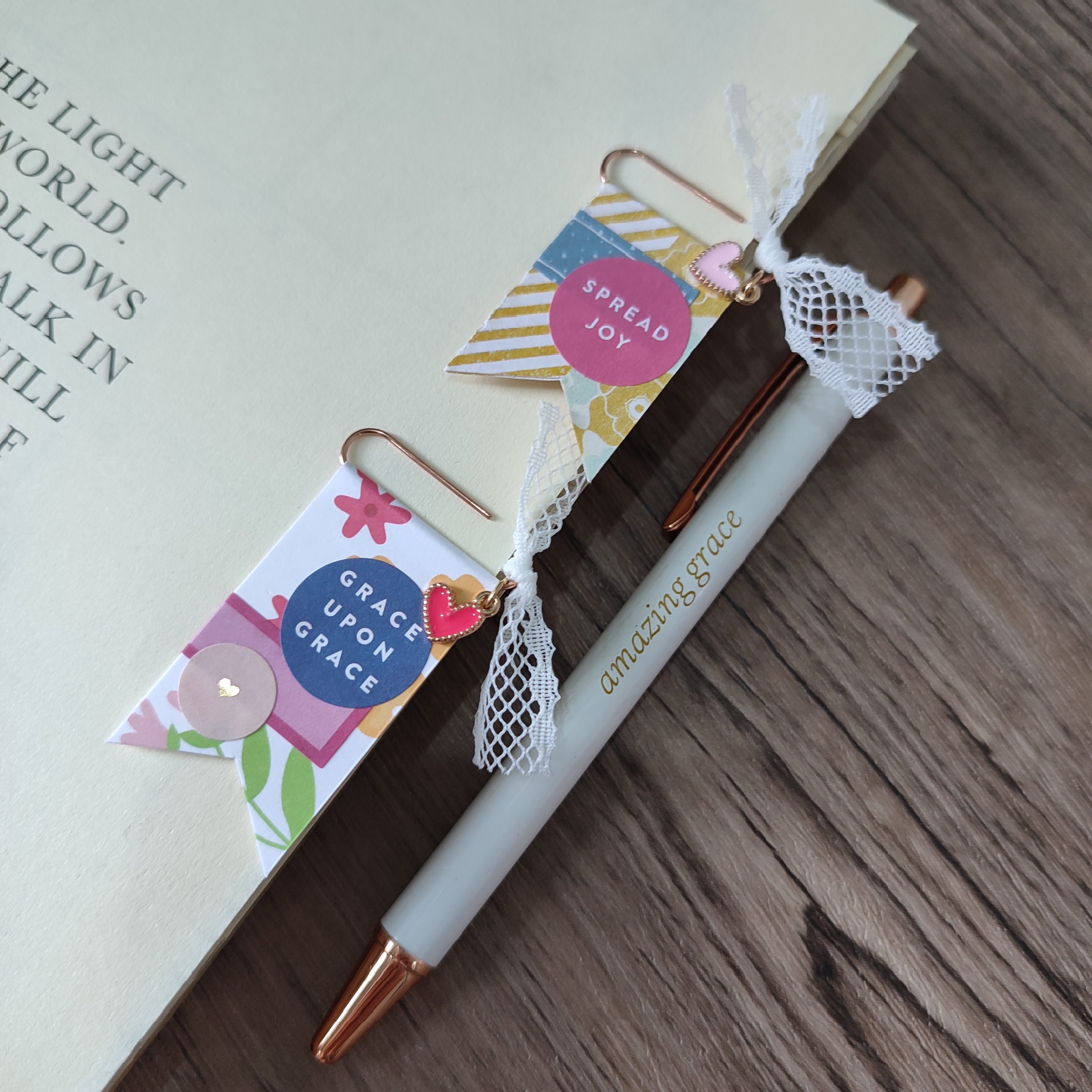 Small Paperclip Embellishments (Set 6)