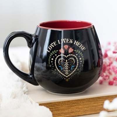 Love Lives Here Mug 500ml – Black Ceramic Folk Heart Coffee Cup