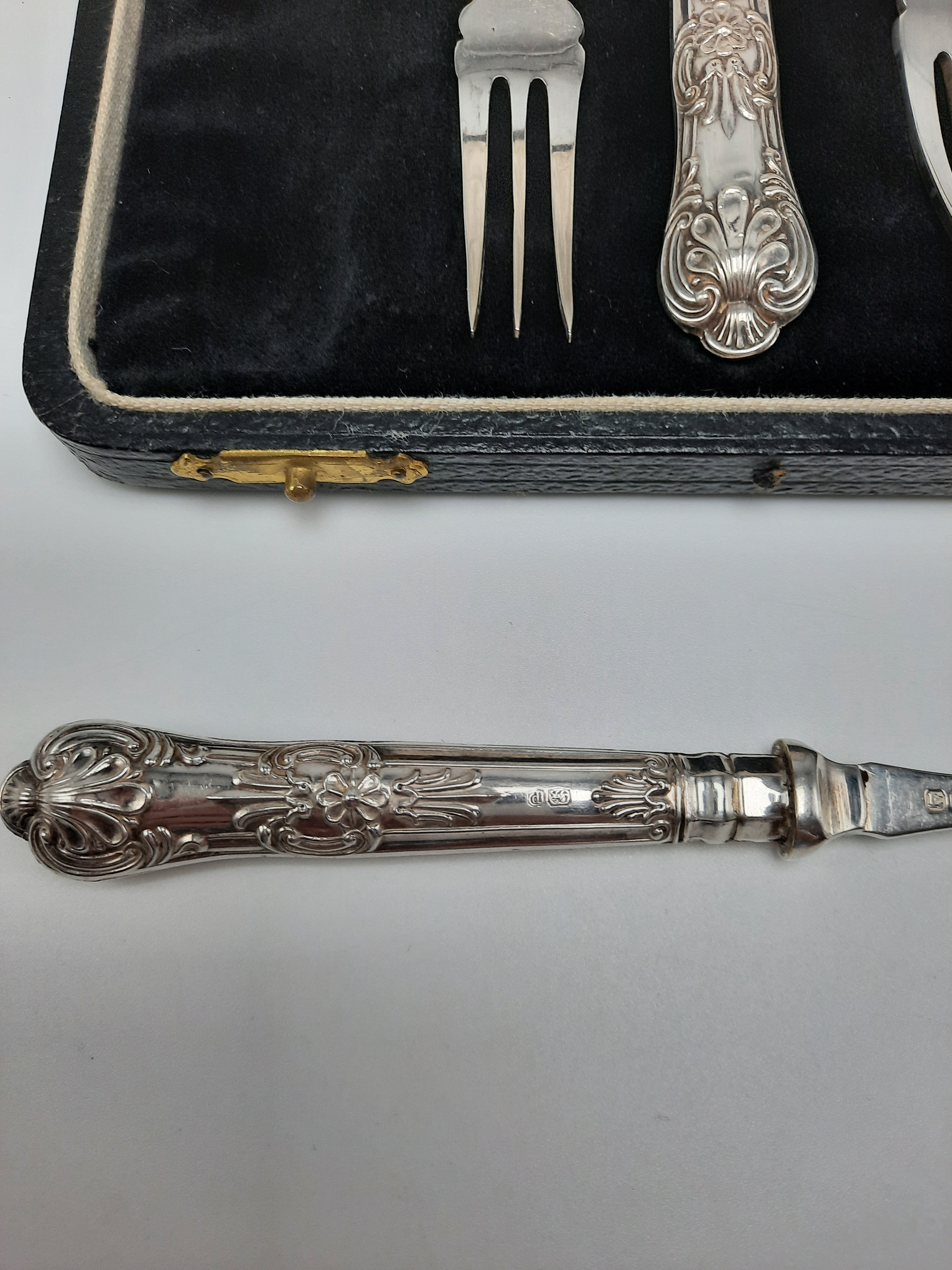 Cased Sterling Silver Handled Cake Forks - Hallmarked Sheffield 1932