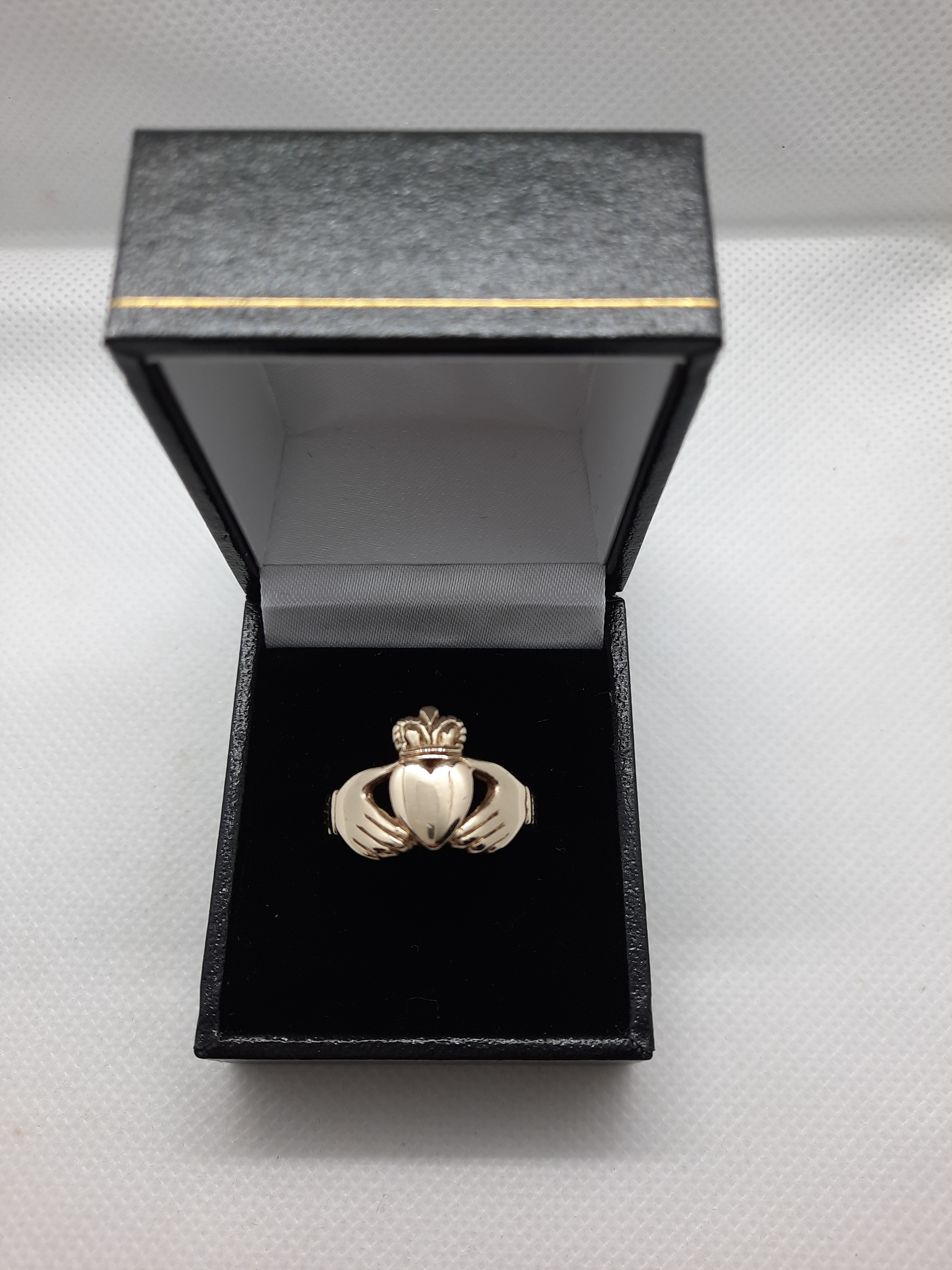 9ct Gold Claddagh Ring - 6.1g - size U.1/2