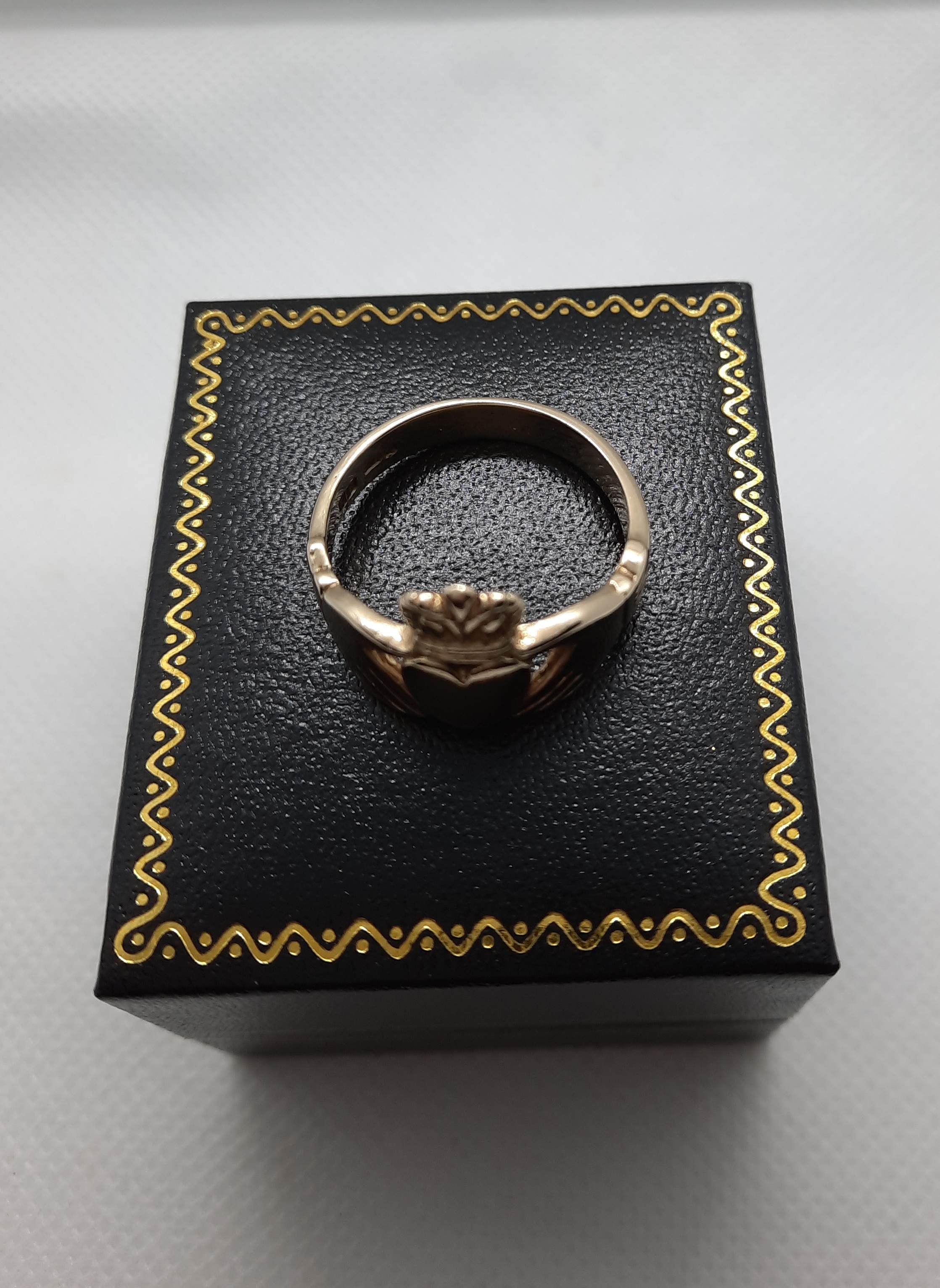 9ct Gold Claddagh Ring - 6.1g - size U.1/2