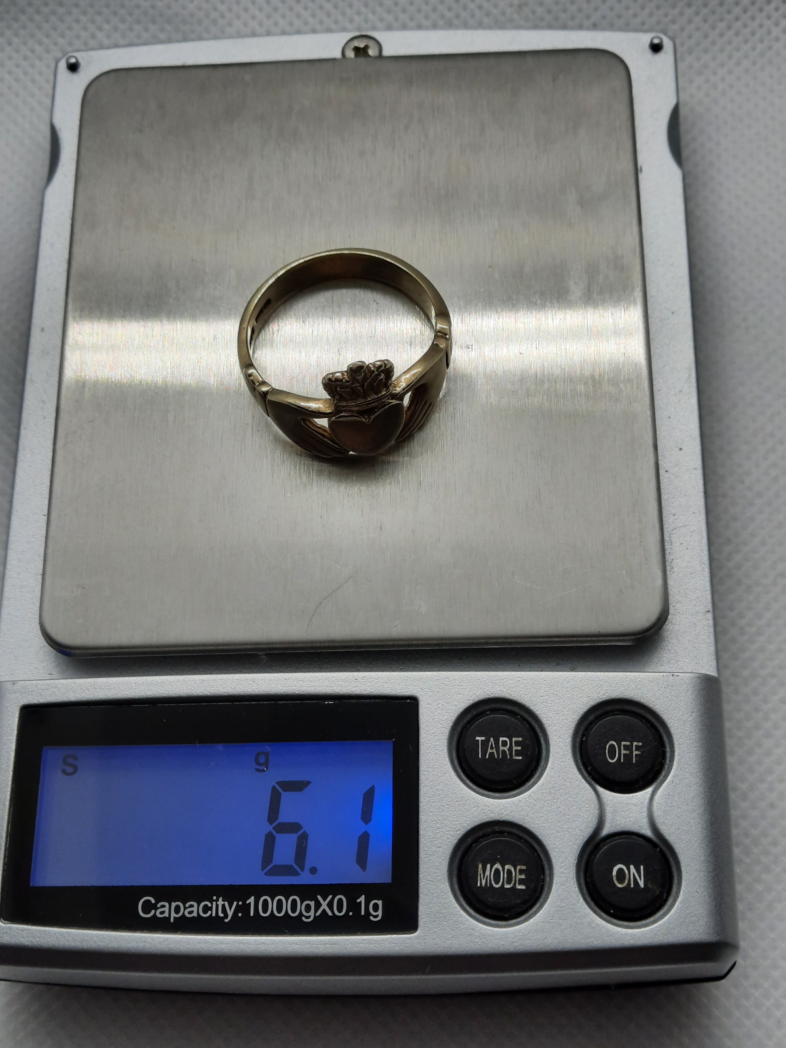9ct Gold Claddagh Ring - 6.1g - size U.1/2