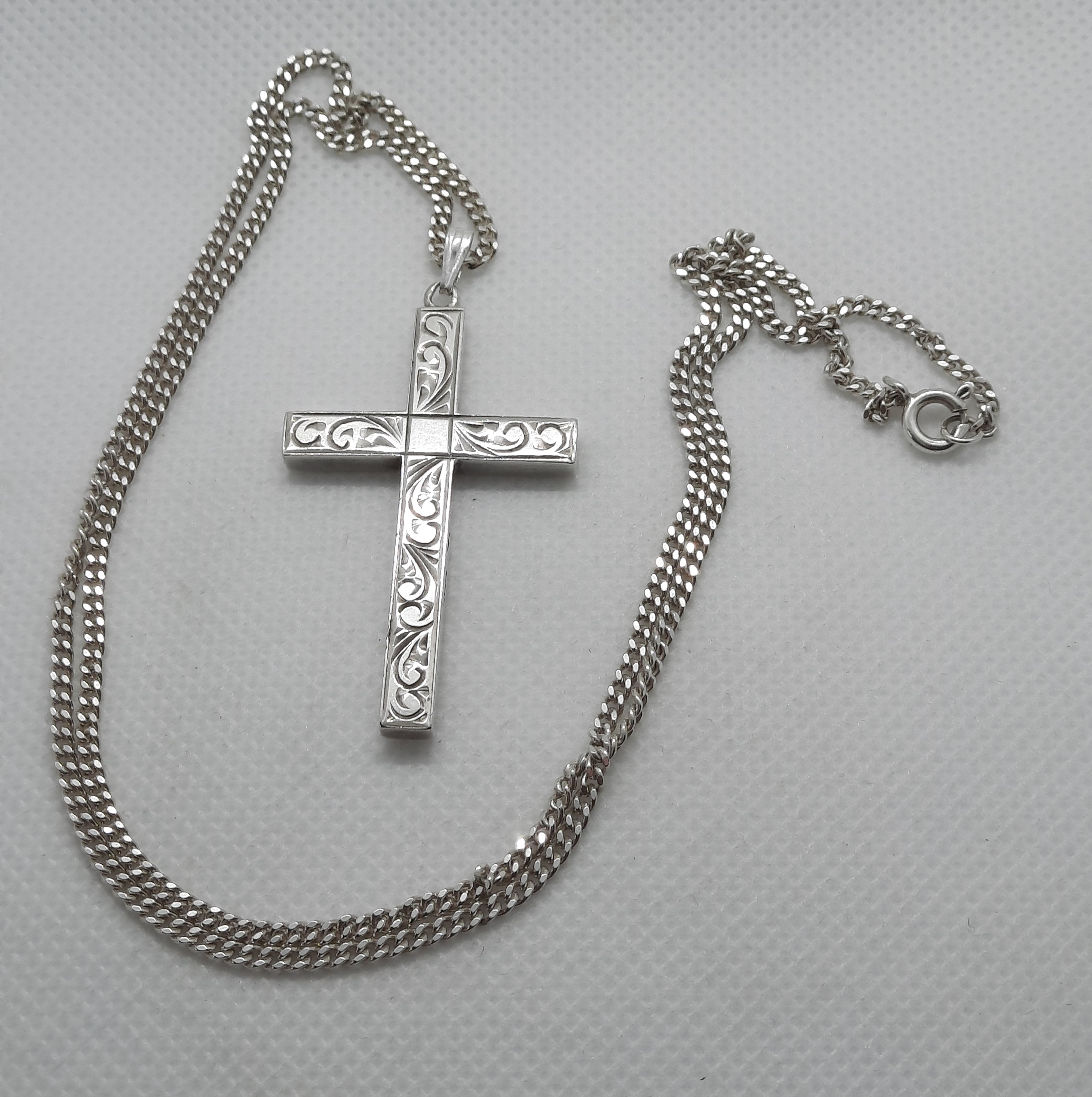 Sterling Silver Hallmarked Patterned Cross on Sterling Curb Chain