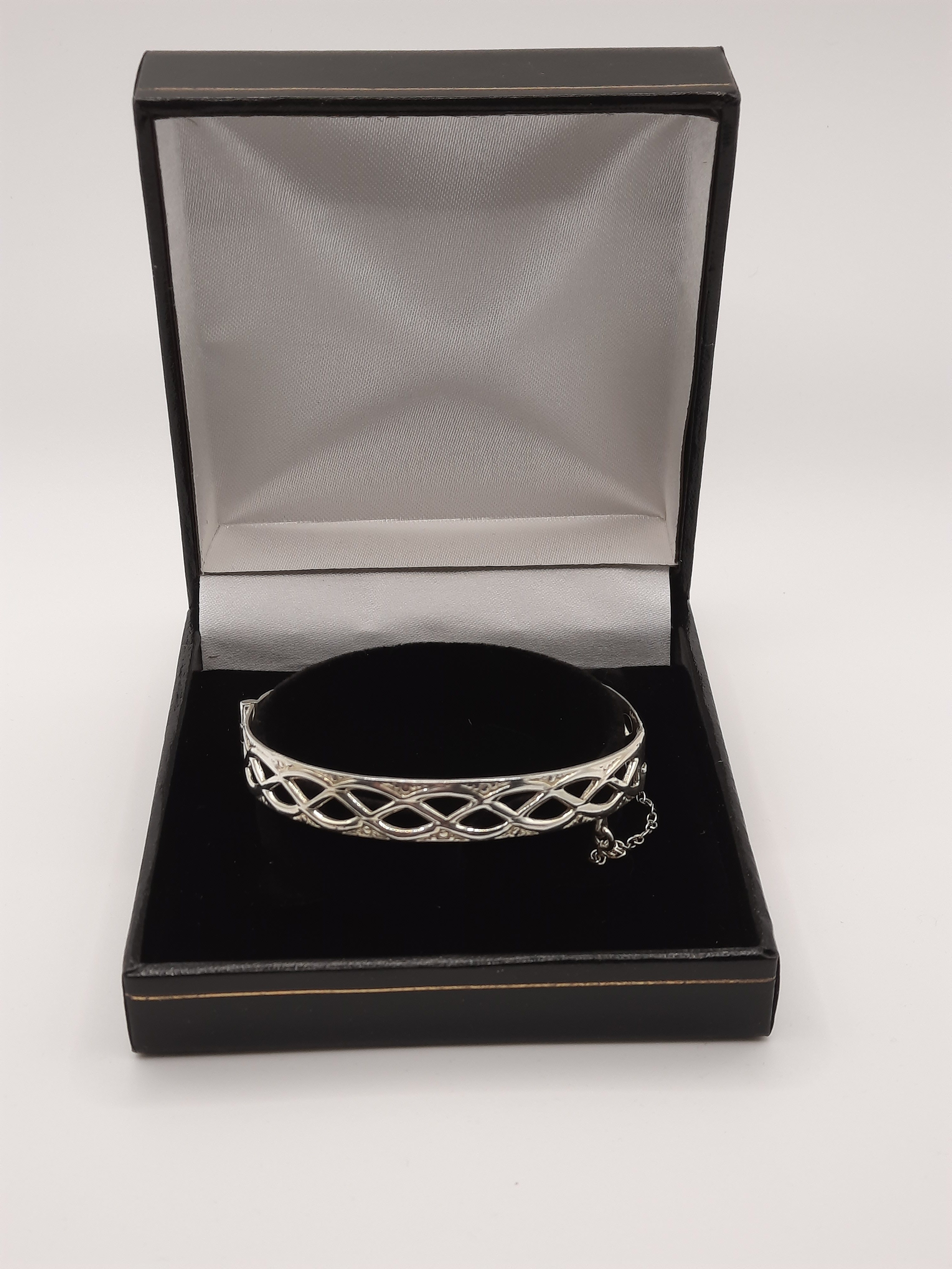 Sterling Silver Celtic Knot Pattern Bangle