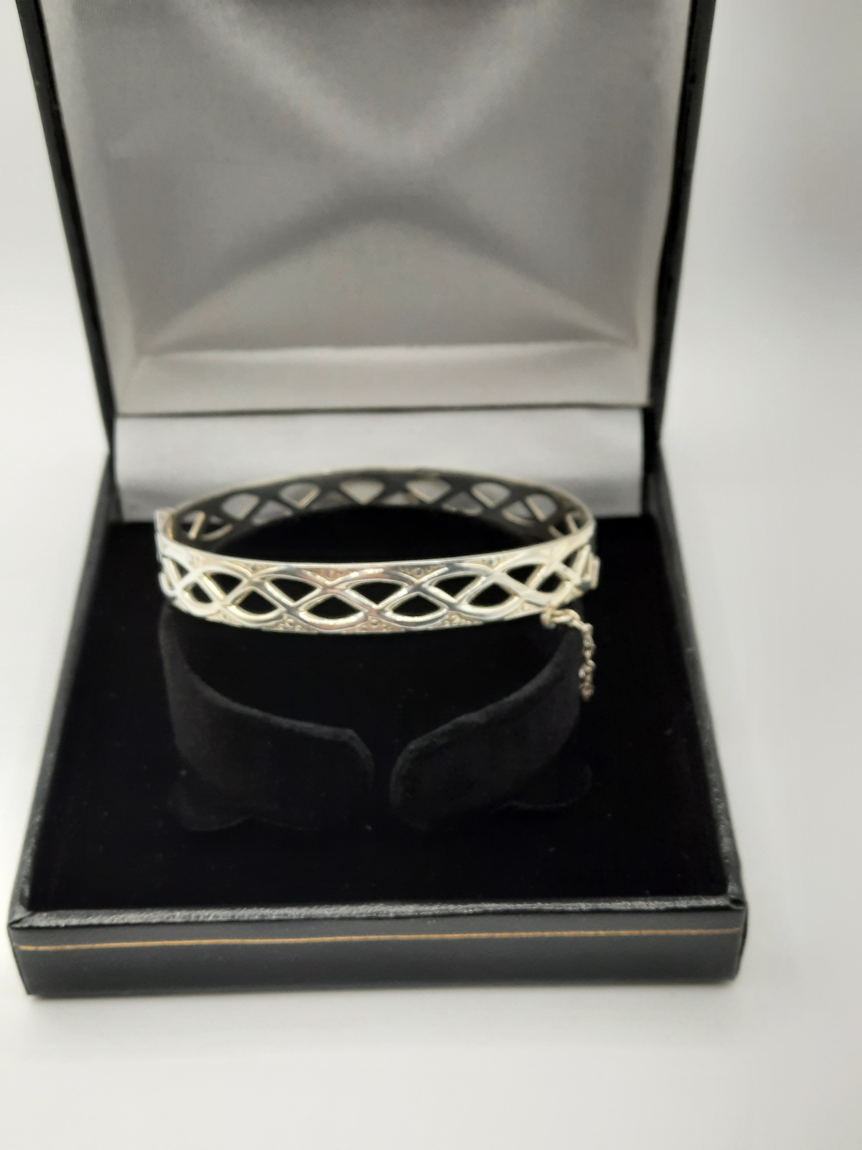 Sterling Silver Celtic Knot Pattern Bangle