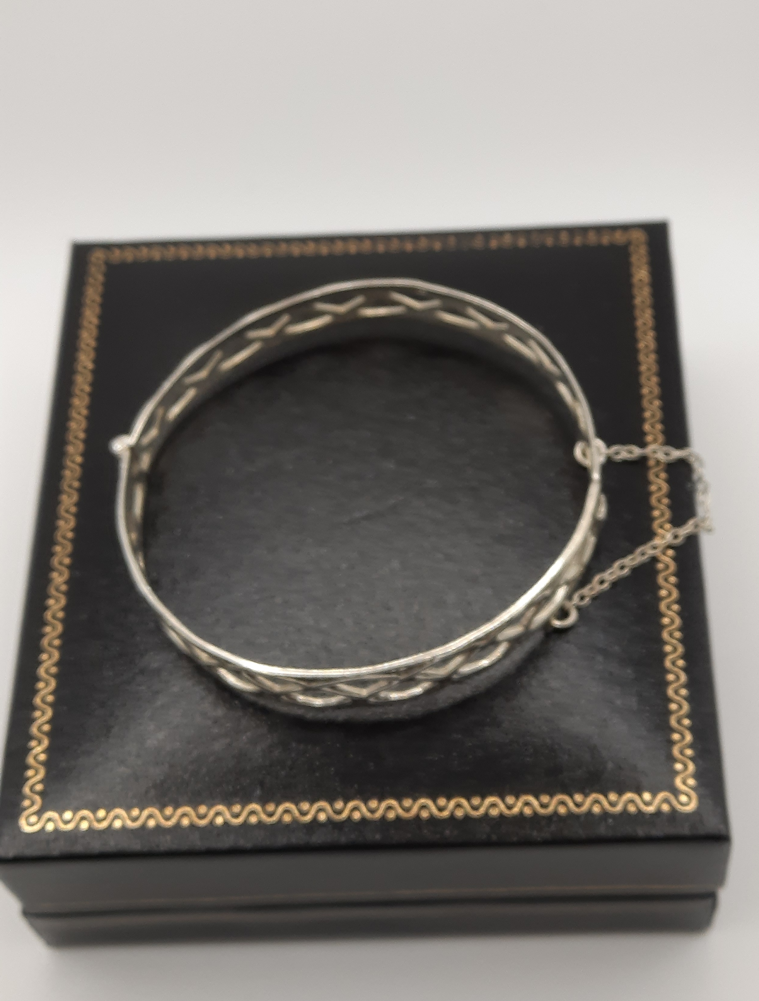 Sterling Silver Celtic Knot Pattern Bangle