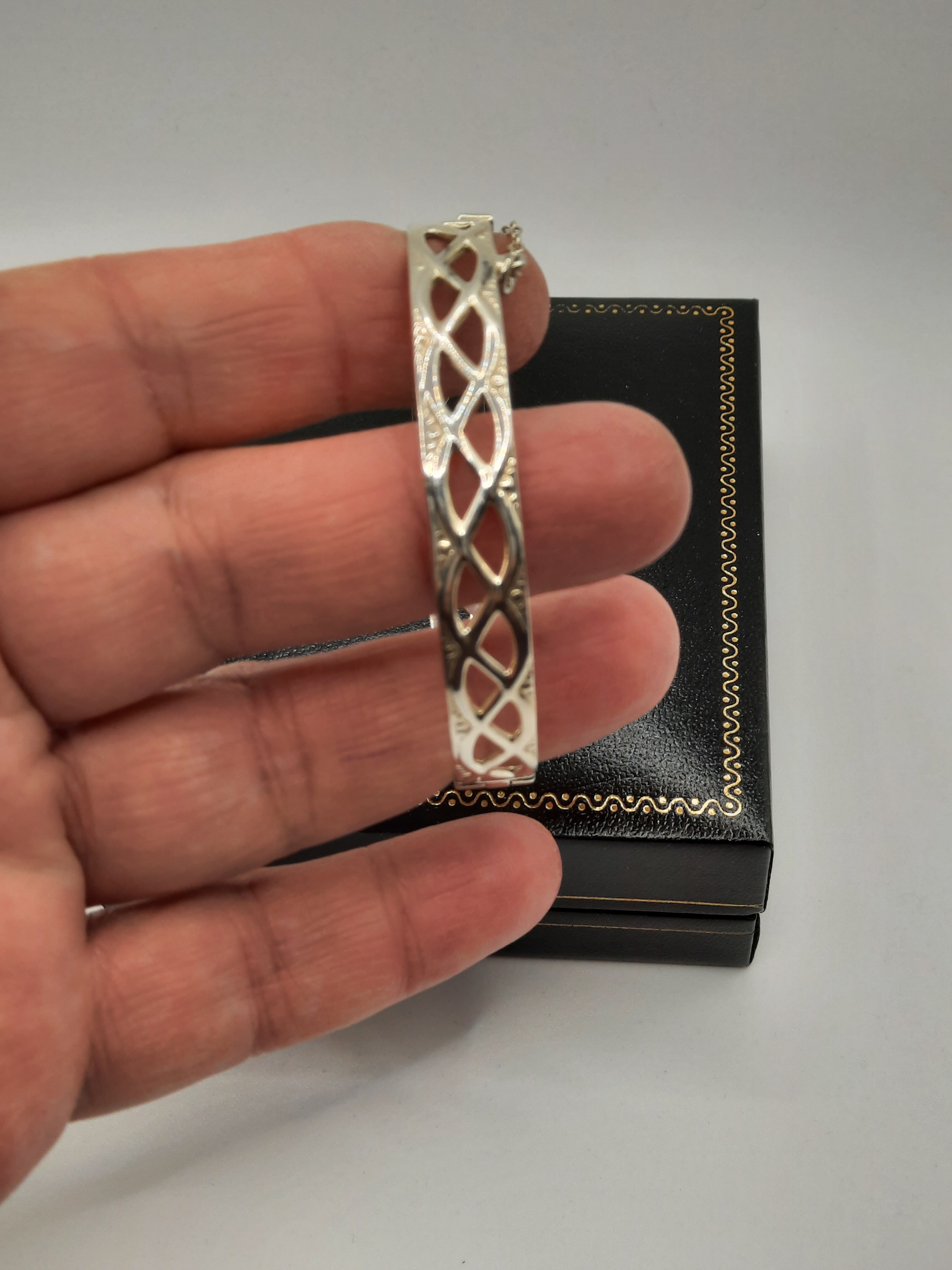 Sterling Silver Celtic Knot Pattern Bangle