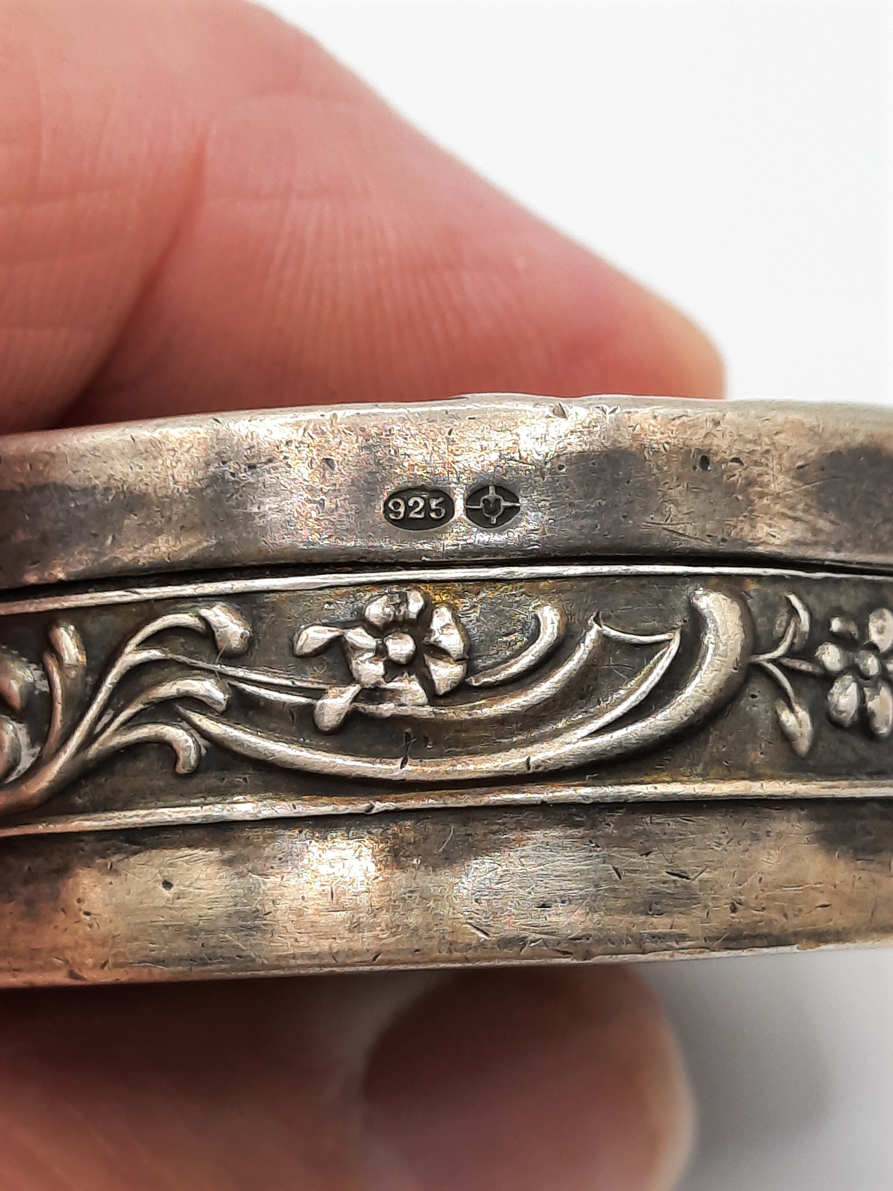 Sterling Silver Berthold Muller Snuff Box with Inn Scene